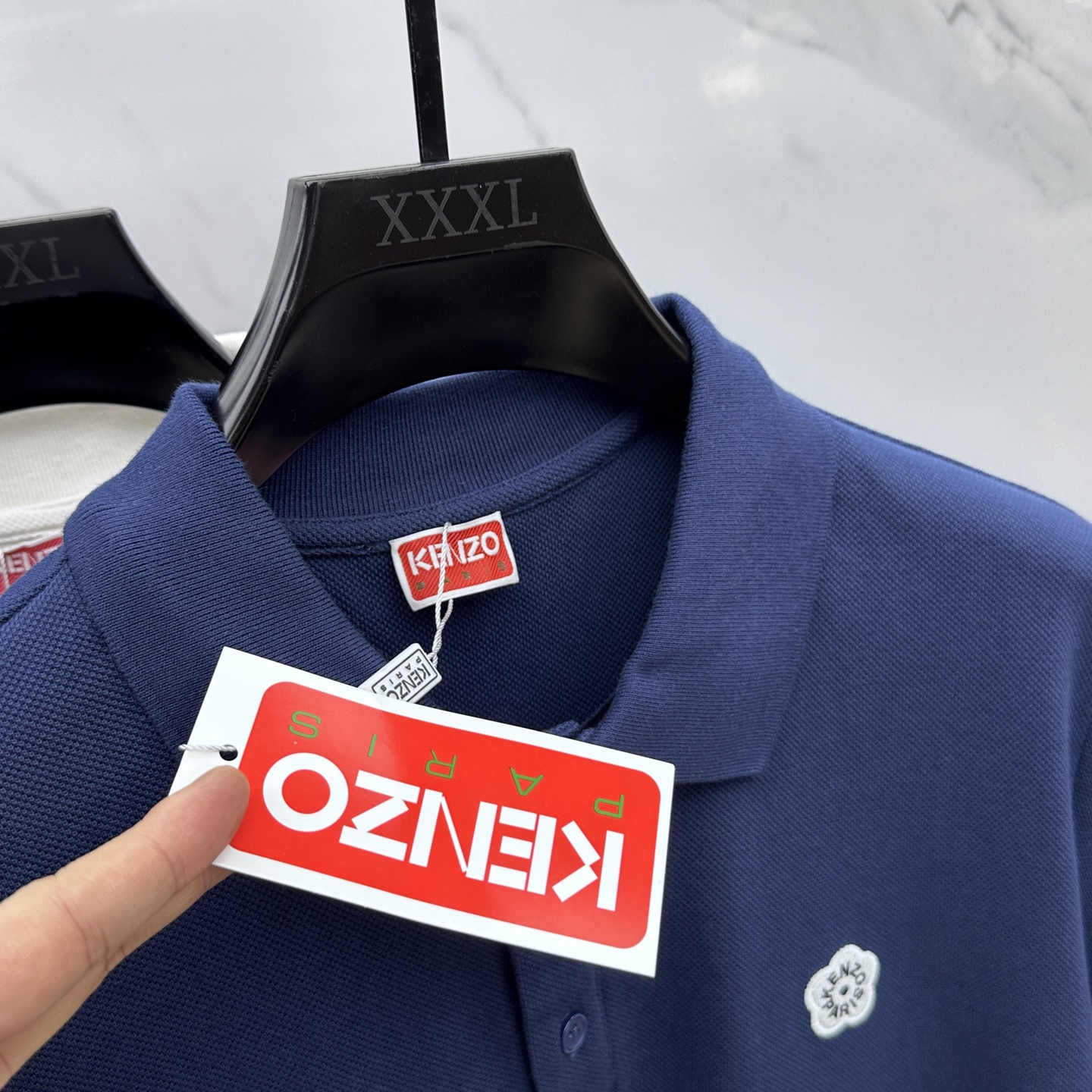  🆕Kenzo 2025春夏新款男士标识短袖Polo衫，延续经典商务休闲翻领POLO恤.该款Polo衫采