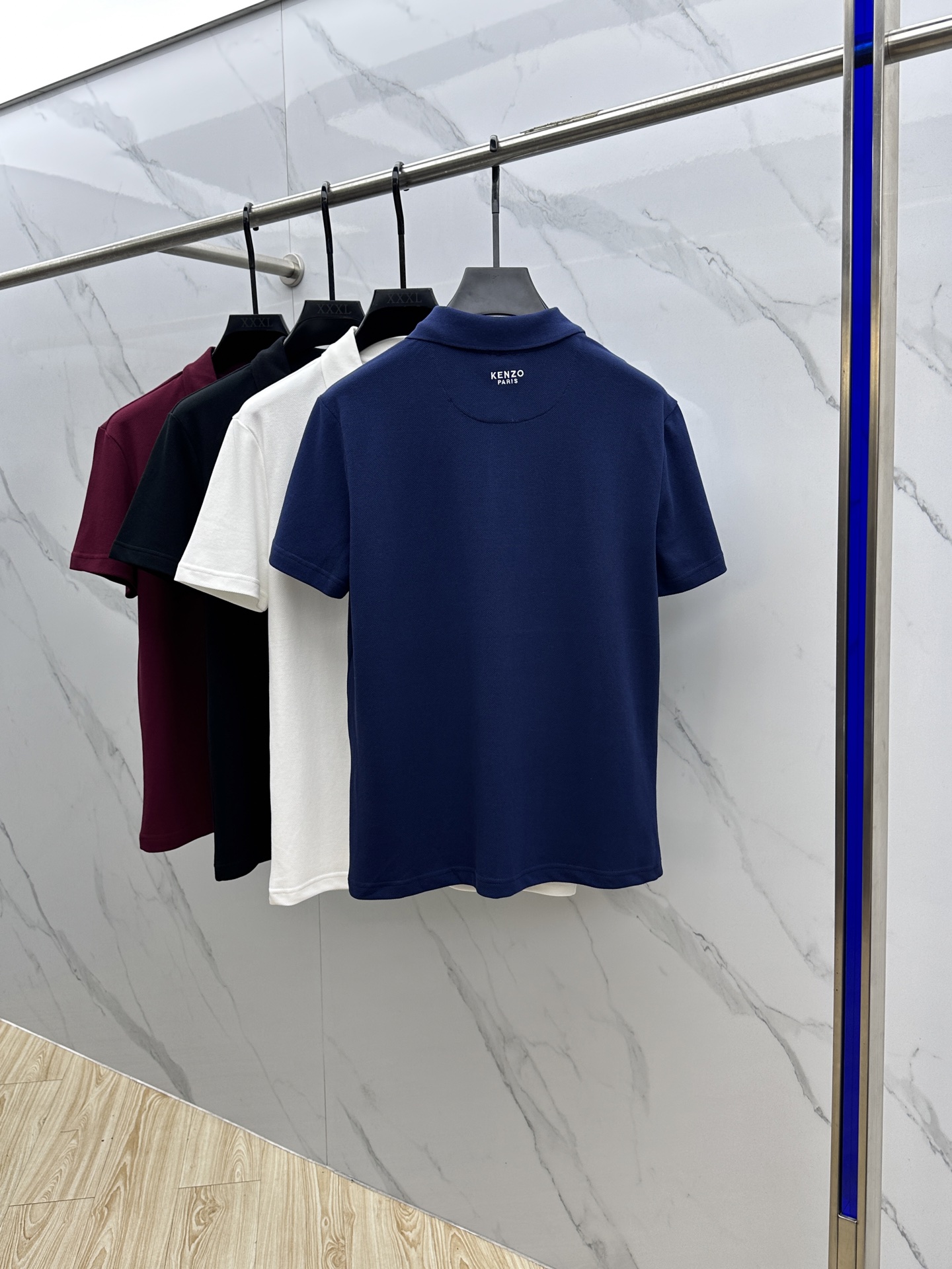  🆕Kenzo 2025春夏新款男士标识短袖Polo衫，延续经典商务休闲翻领POLO恤.该款Polo衫采