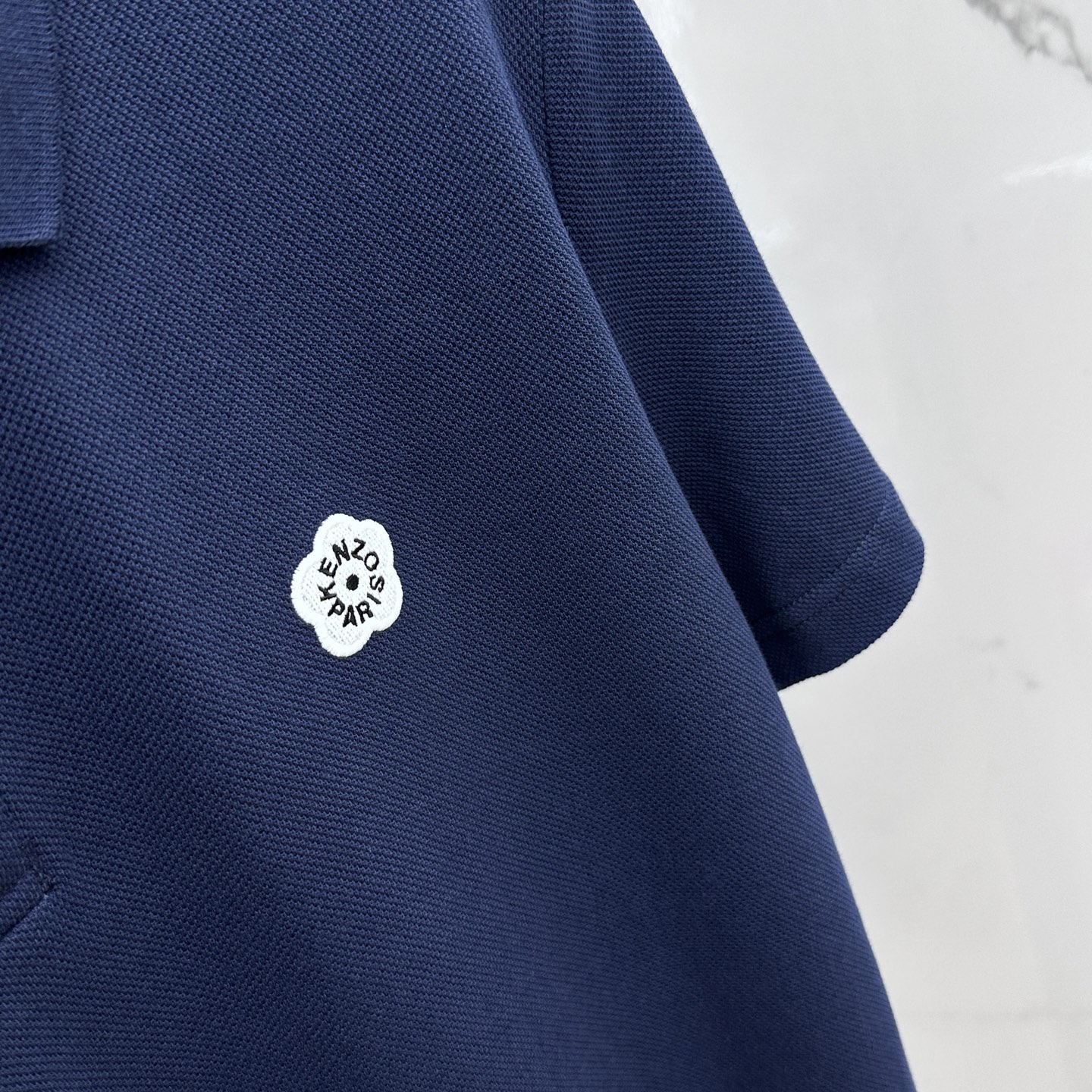  🆕Kenzo 2025春夏新款男士标识短袖Polo衫，延续经典商务休闲翻领POLO恤.该款Polo衫采