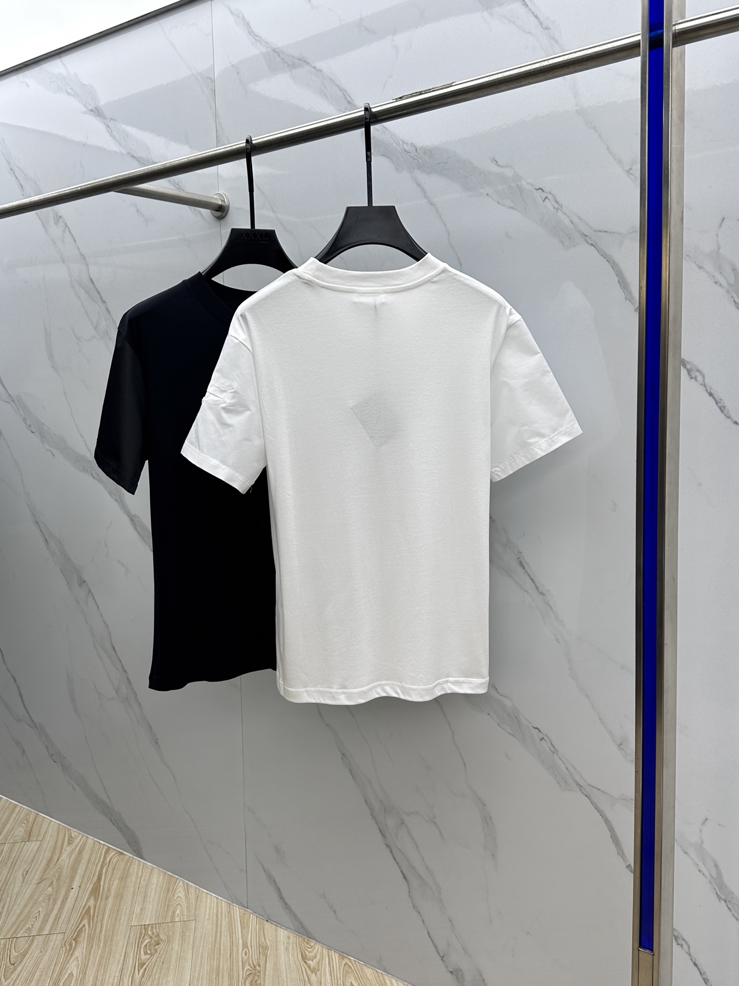  🆕Prad*普拉达 2025春夏新款首发专柜最新款短袖圆领T恤 高端订制 设计前卫时尚！品牌logo设