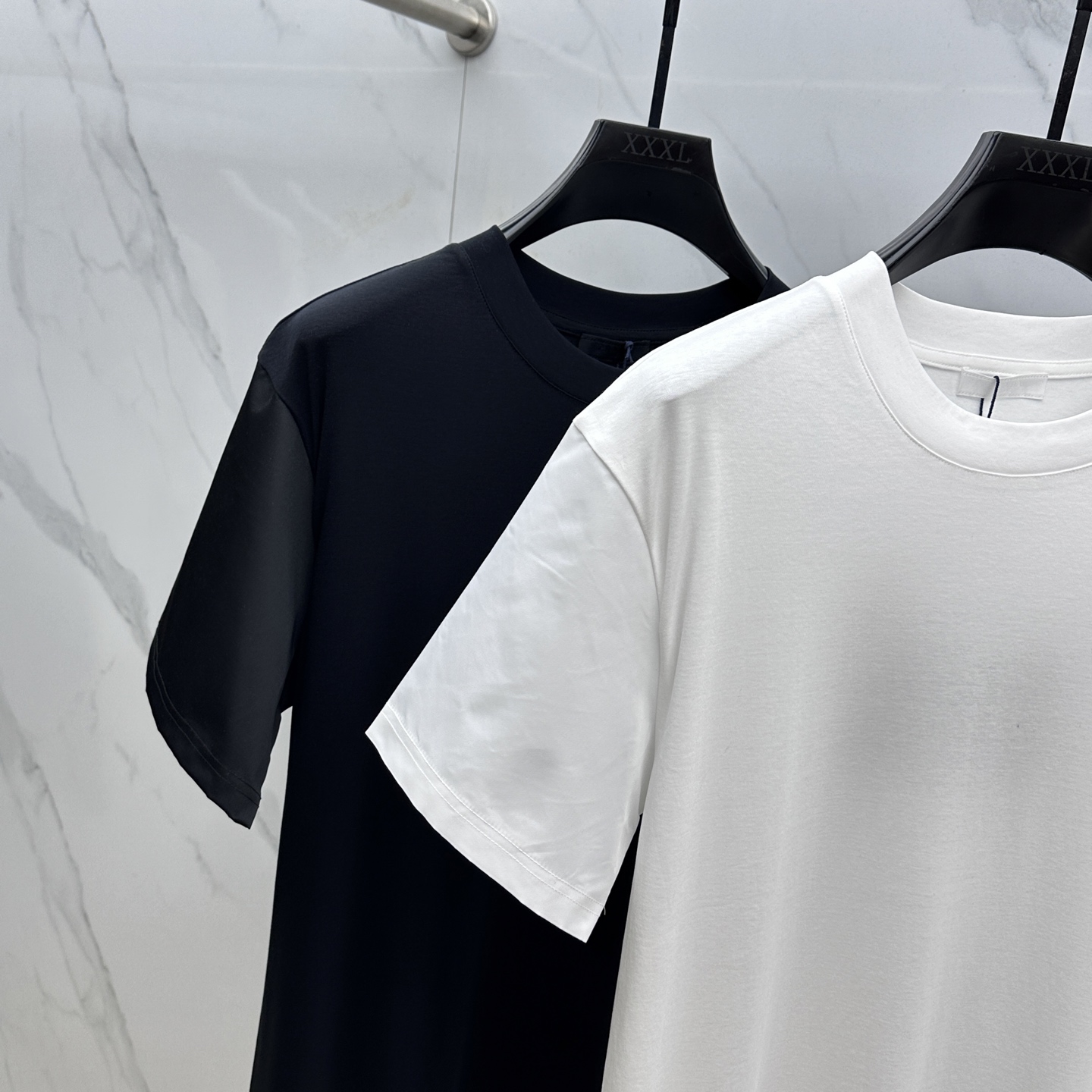  🆕Prad*普拉达 2025春夏新款首发专柜最新款短袖圆领T恤 高端订制 设计前卫时尚！品牌logo设