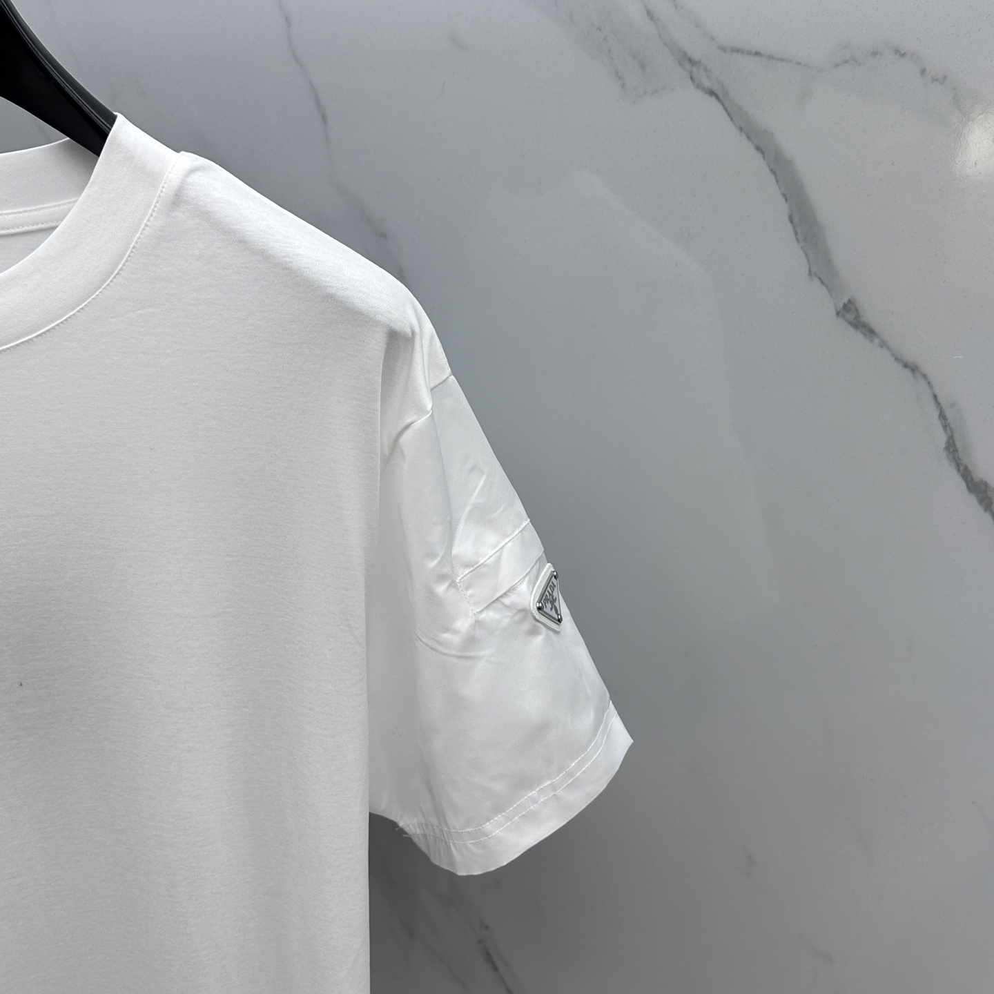  🆕Prad*普拉达 2025春夏新款首发专柜最新款短袖圆领T恤 高端订制 设计前卫时尚！品牌logo设