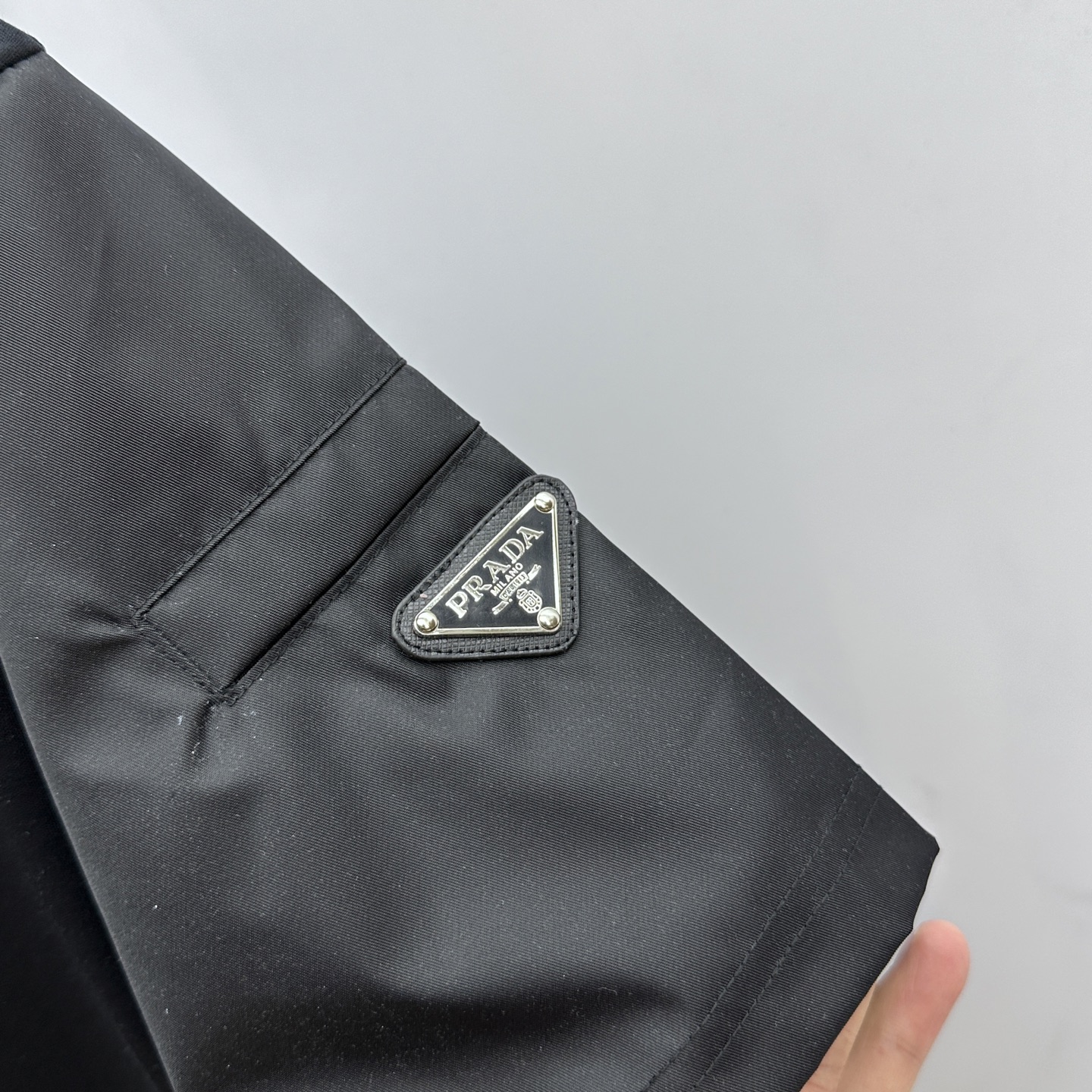  🆕Prad*普拉达 2025春夏新款首发专柜最新款短袖圆领T恤 高端订制 设计前卫时尚！品牌logo设