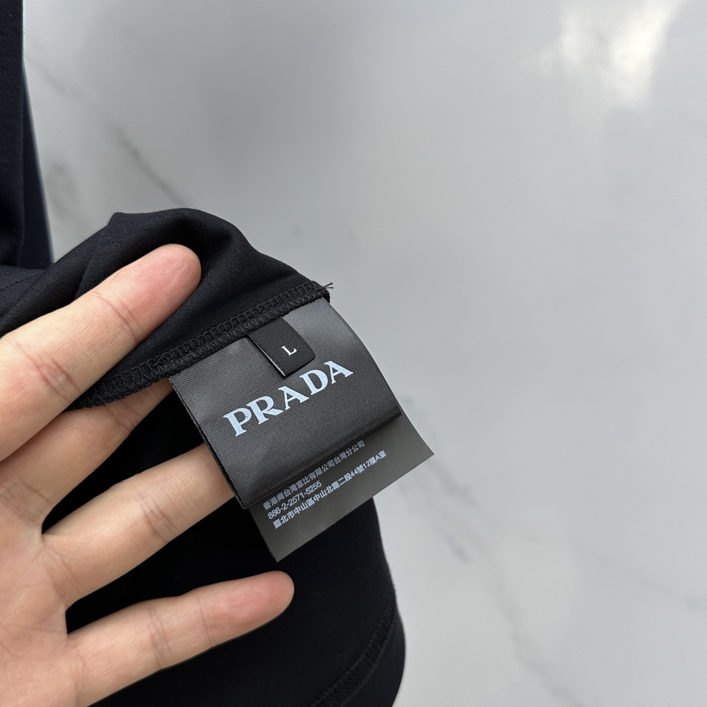  🆕Prad*普拉达 2025春夏新款首发专柜最新款短袖圆领T恤 高端订制 设计前卫时尚！品牌logo设