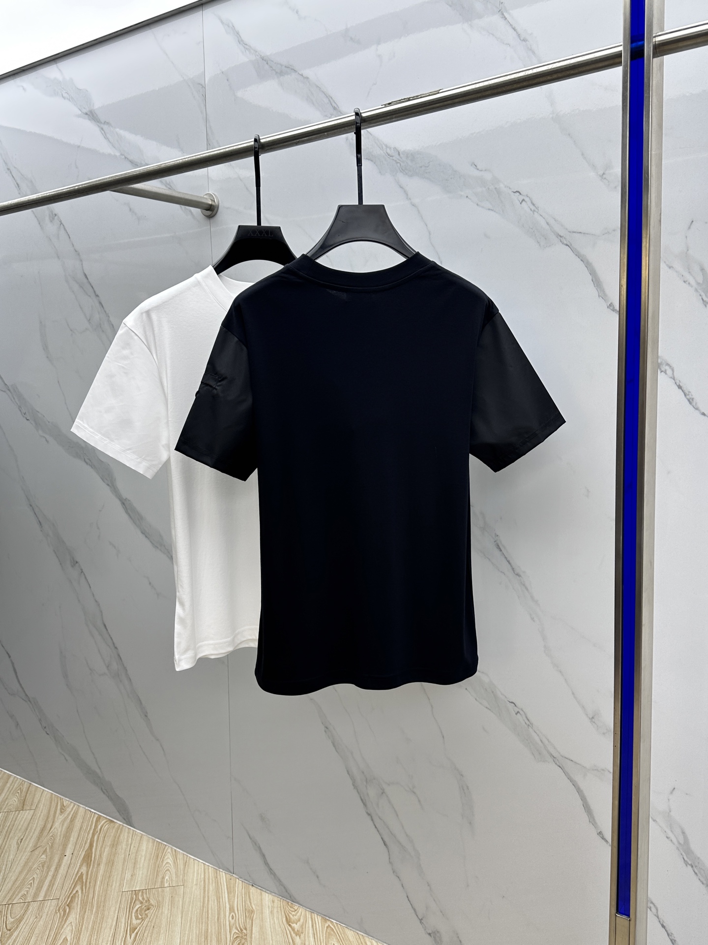  🆕Prad*普拉达 2025春夏新款首发专柜最新款短袖圆领T恤 高端订制 设计前卫时尚！品牌logo设