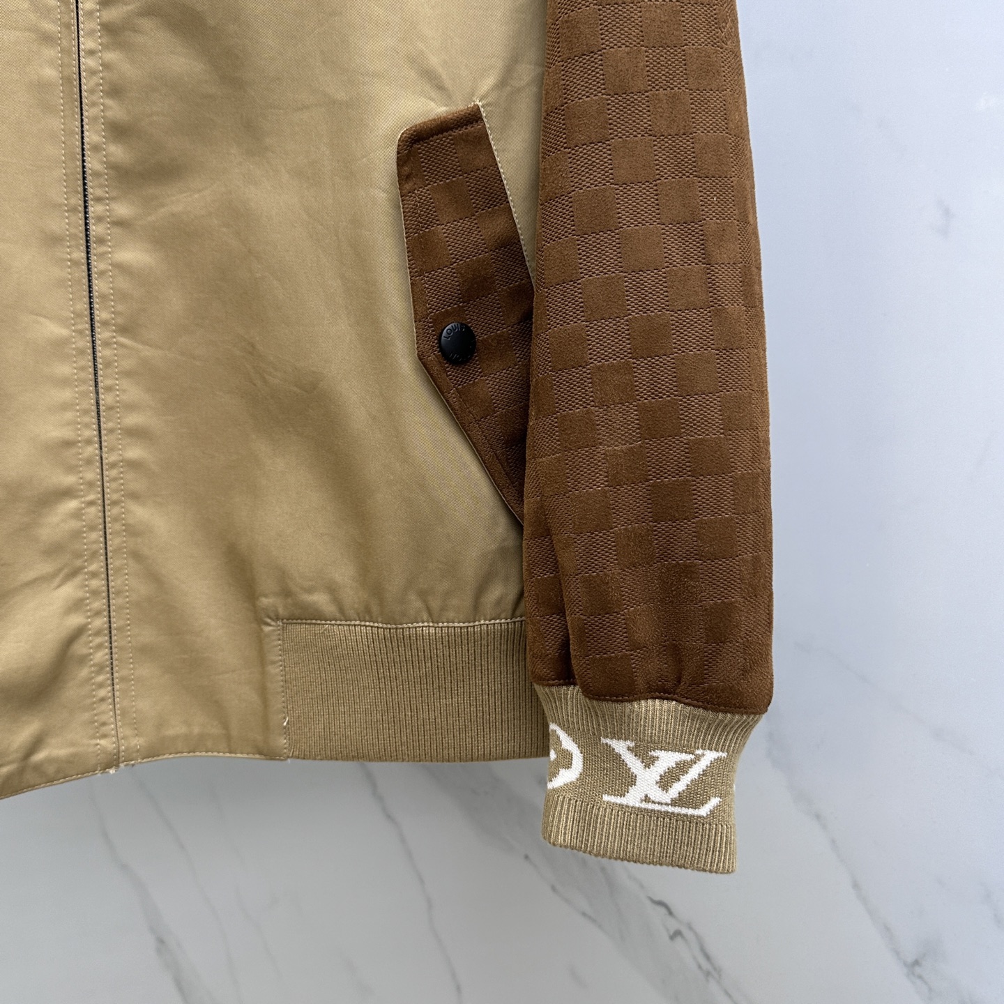 🆕1V*路易威登 2025ss早秋新款发布 驴牌立领夹克外套，秋季爆款外套，Lv金属logo款外套，穿上