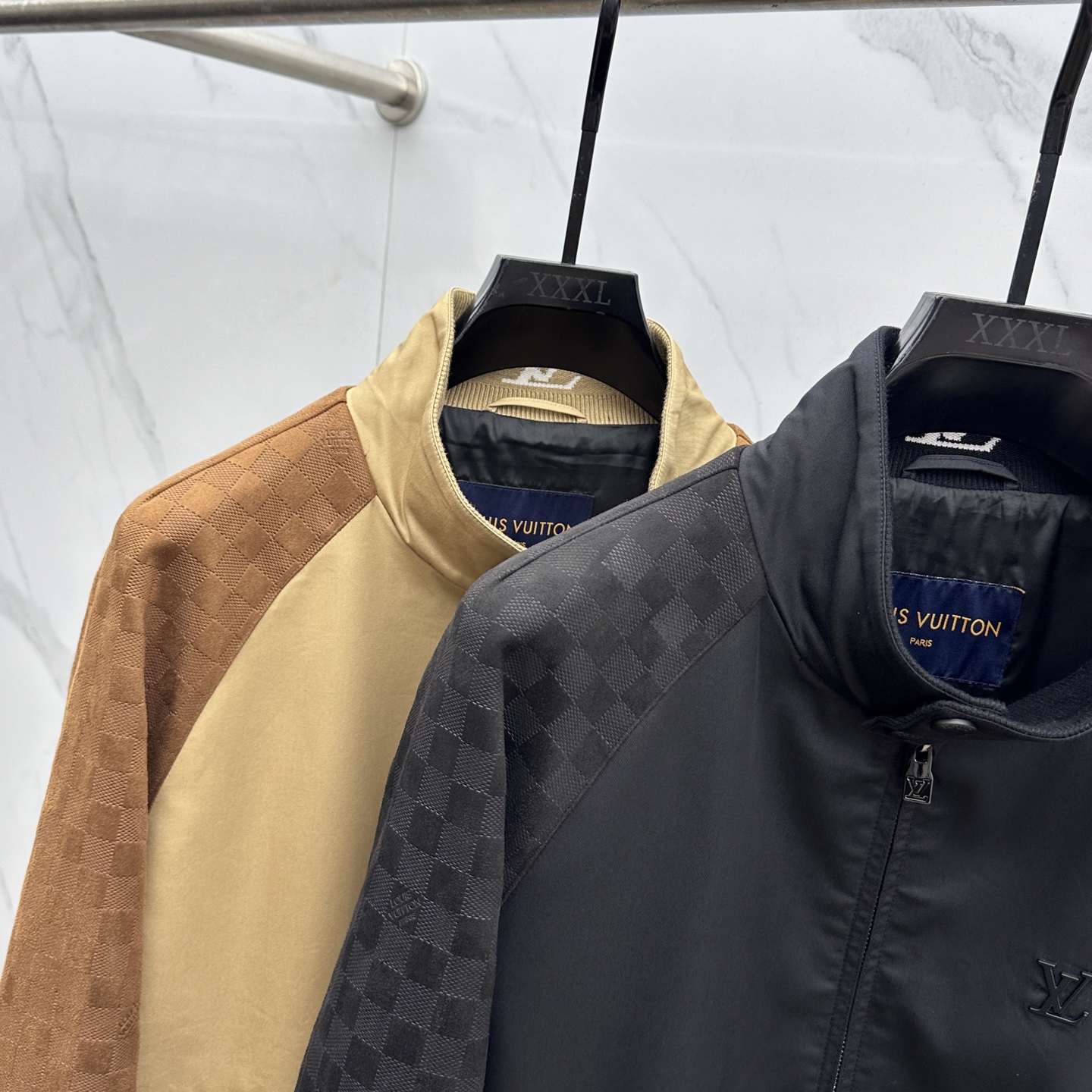🆕1V*路易威登 2025ss早秋新款发布 驴牌立领夹克外套，秋季爆款外套，Lv金属logo款外套，穿上