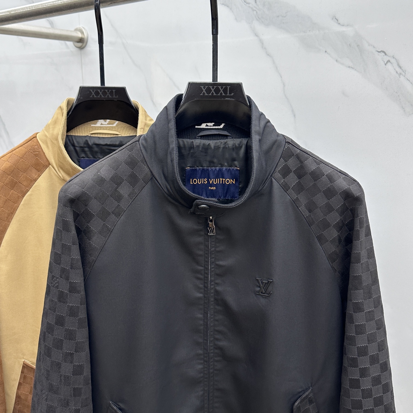🆕1V*路易威登 2025ss早秋新款发布 驴牌立领夹克外套，秋季爆款外套，Lv金属logo款外套，穿上