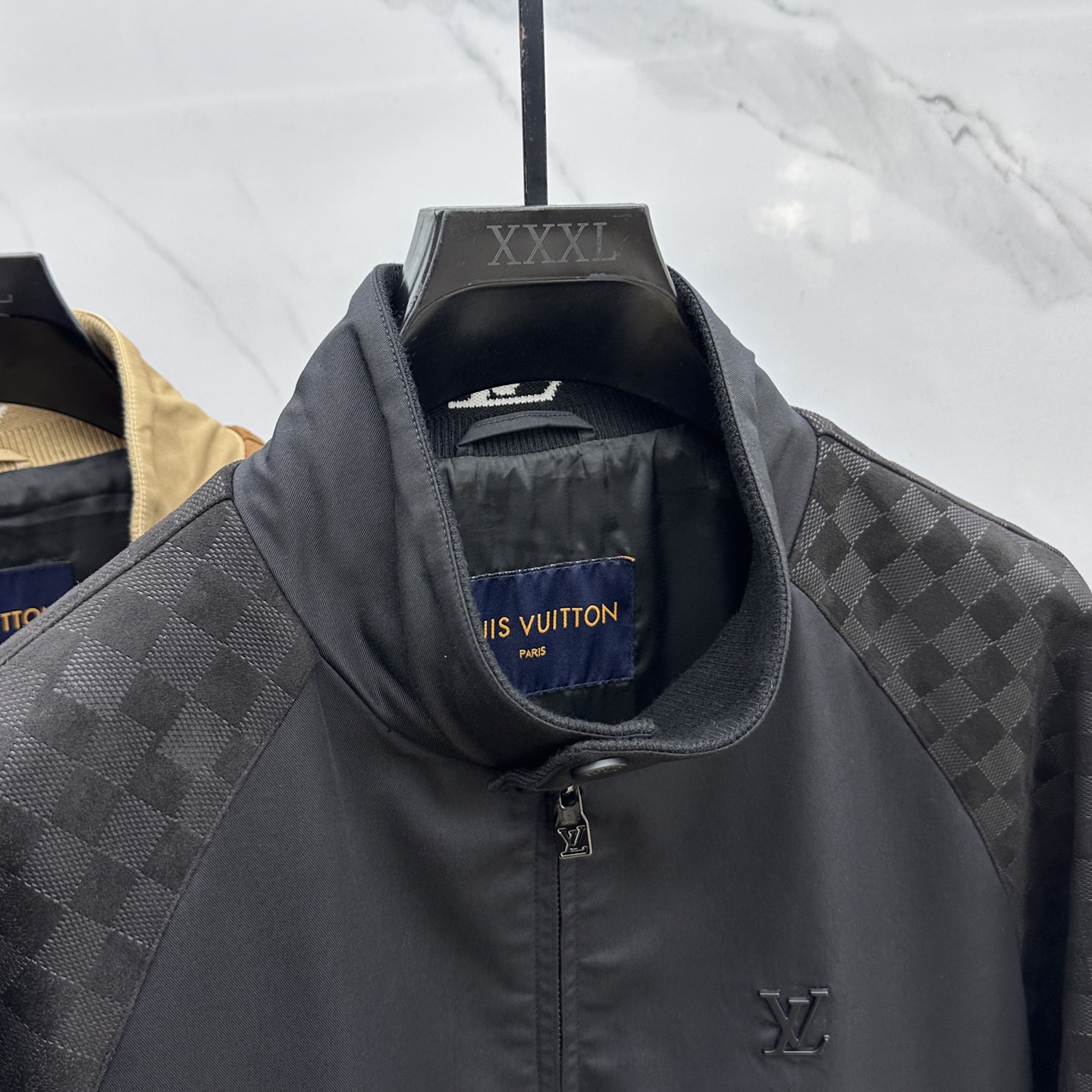 🆕1V*路易威登 2025ss早秋新款发布 驴牌立领夹克外套，秋季爆款外套，Lv金属logo款外套，穿上