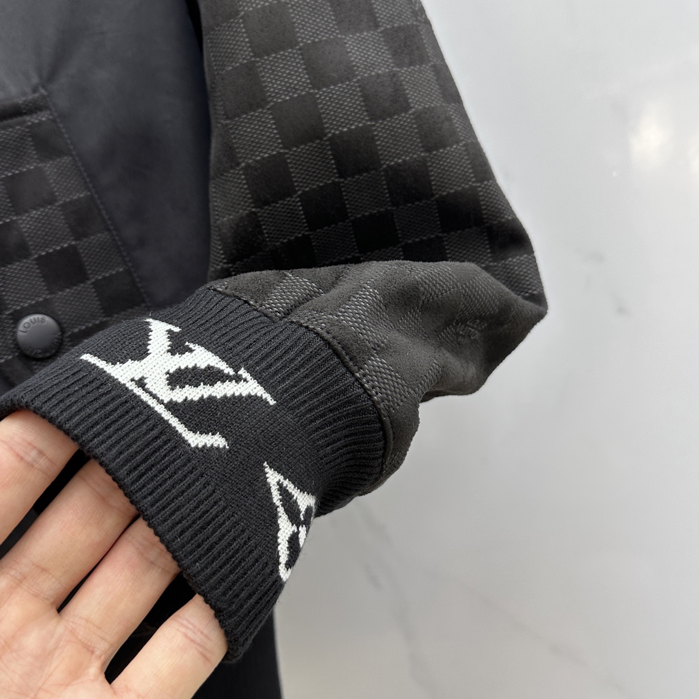 🆕1V*路易威登 2025ss早秋新款发布 驴牌立领夹克外套，秋季爆款外套，Lv金属logo款外套，穿上