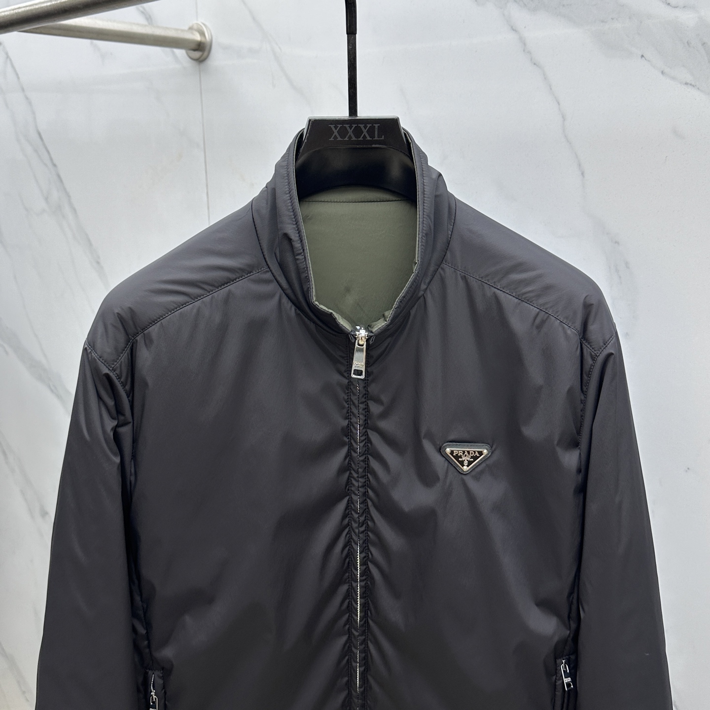 🆕Prad*普拉达 2025ss秋冬新款P家立领双面棉服夹克。经典设计感与颜值爆棚的外套，品质更是无法挑