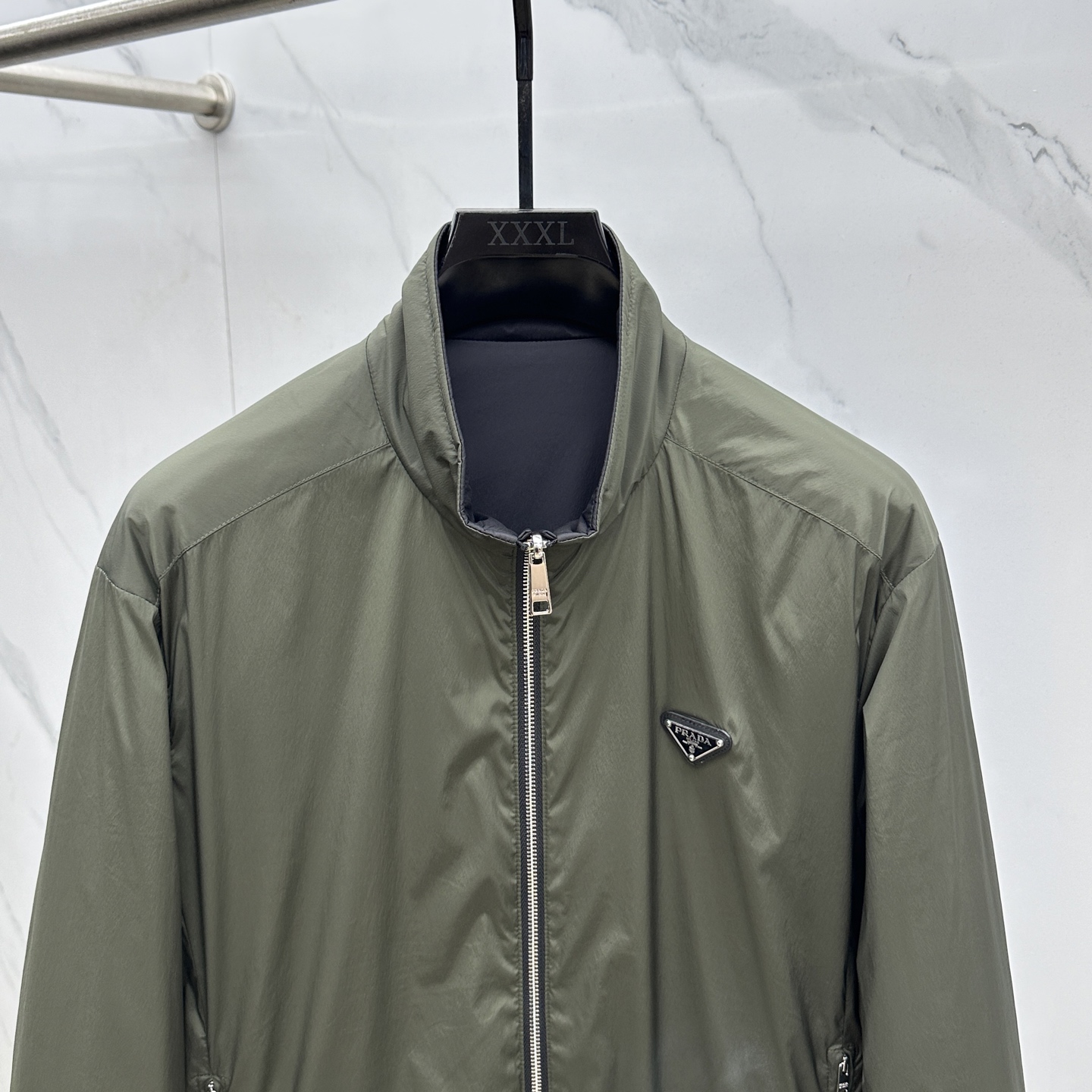 🆕Prad*普拉达 2025ss秋冬新款P家立领双面棉服夹克。经典设计感与颜值爆棚的外套，品质更是无法挑