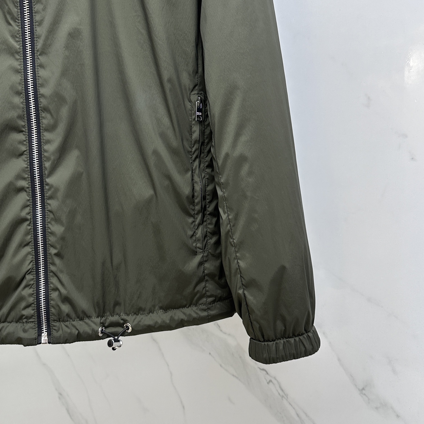 🆕Prad*普拉达 2025ss秋冬新款P家立领双面棉服夹克。经典设计感与颜值爆棚的外套，品质更是无法挑