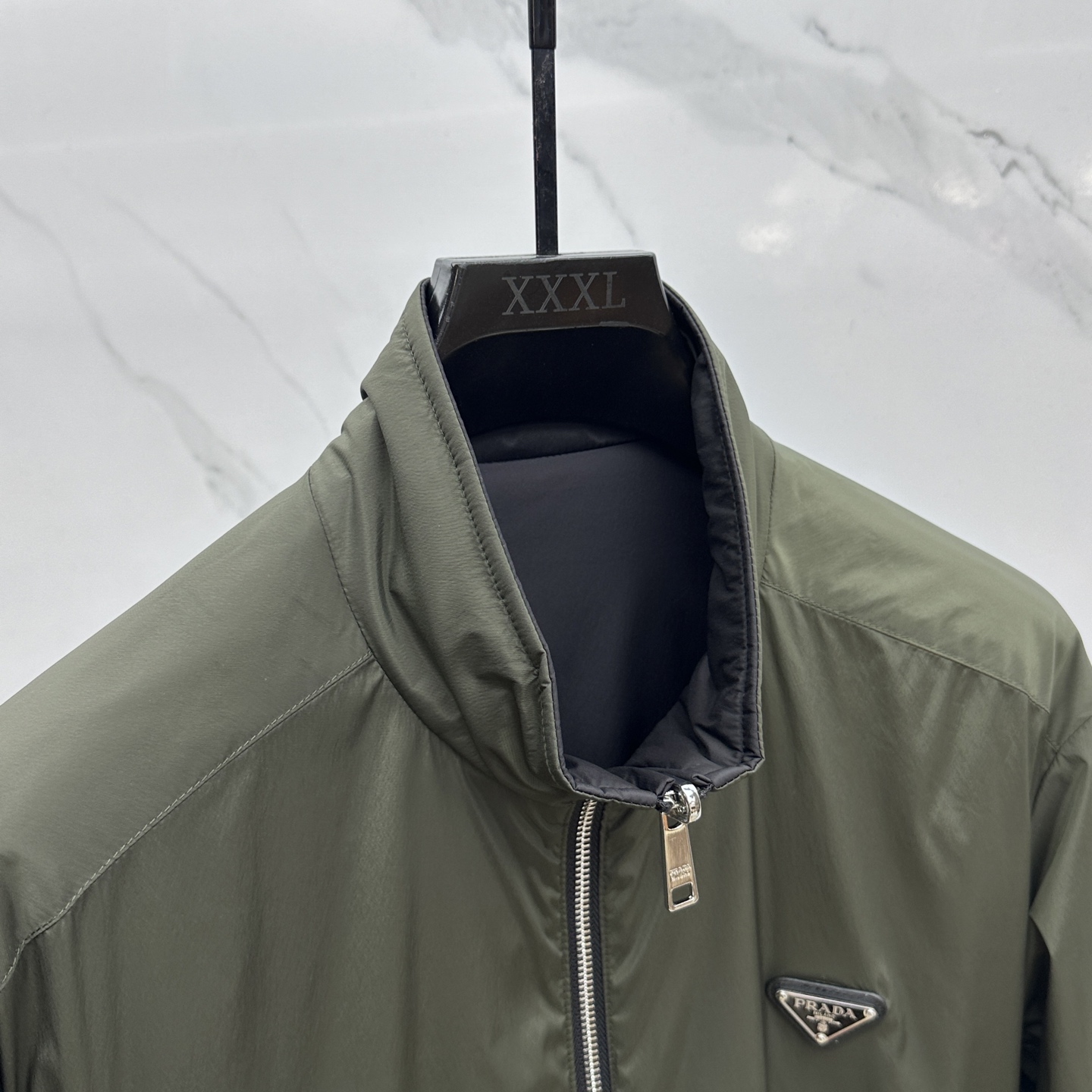 🆕Prad*普拉达 2025ss秋冬新款P家立领双面棉服夹克。经典设计感与颜值爆棚的外套，品质更是无法挑