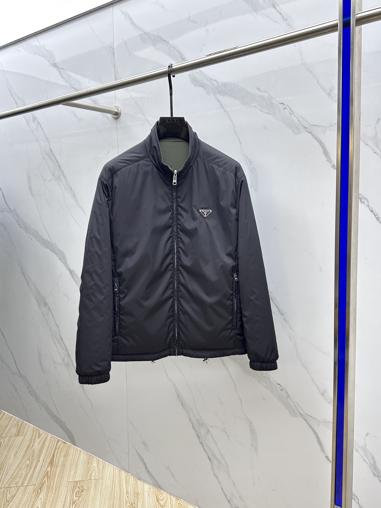 🆕Prad*普拉达 2025ss秋冬新款P家立领双面棉服夹克。经典设计感与颜值爆棚的外套，品质更是无法挑