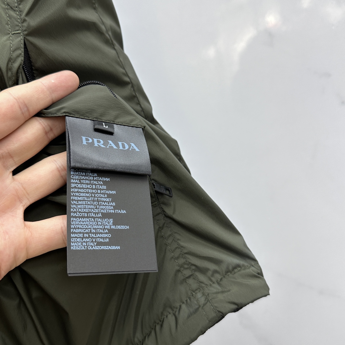 🆕Prad*普拉达 2025ss秋冬新款P家立领棉服马甲。经典设计感与颜值爆棚的外套，品质更是无法挑剔品