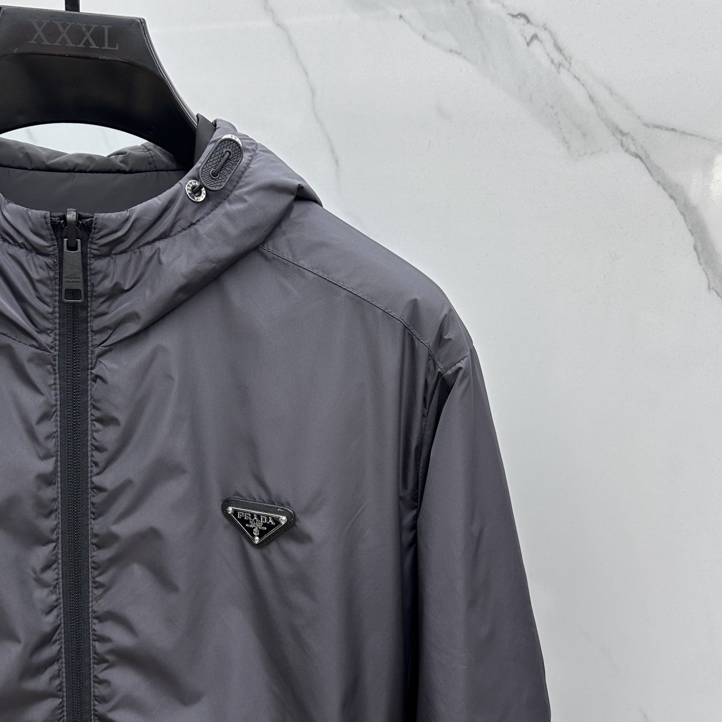 🆕Prad*普拉达 2025ss秋冬新款P家连帽双面棉服外套。经典设计感与颜值爆棚的外套，品质更是无法挑