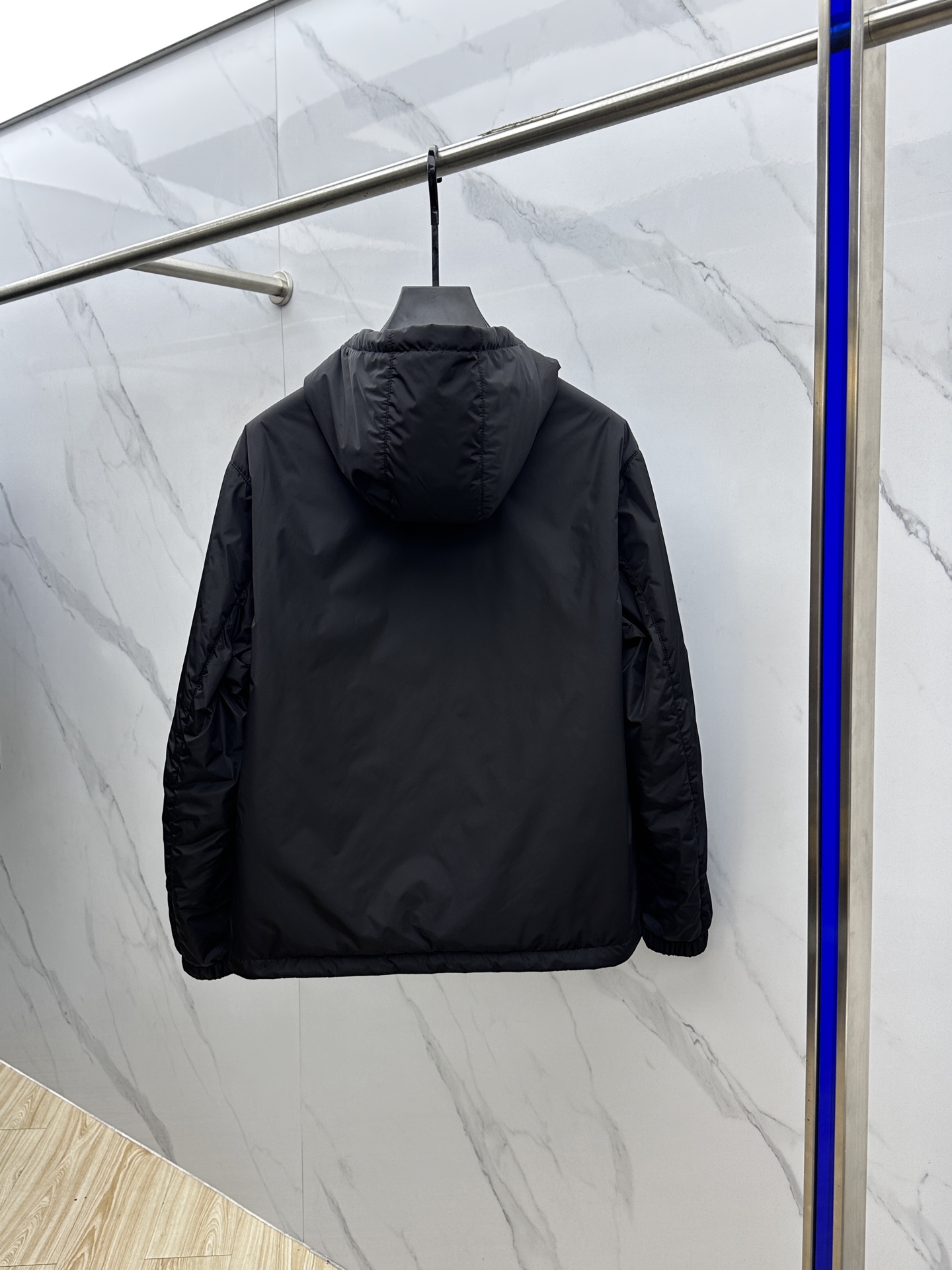 🆕Prad*普拉达 2025ss秋冬新款P家连帽双面棉服外套。经典设计感与颜值爆棚的外套，品质更是无法挑