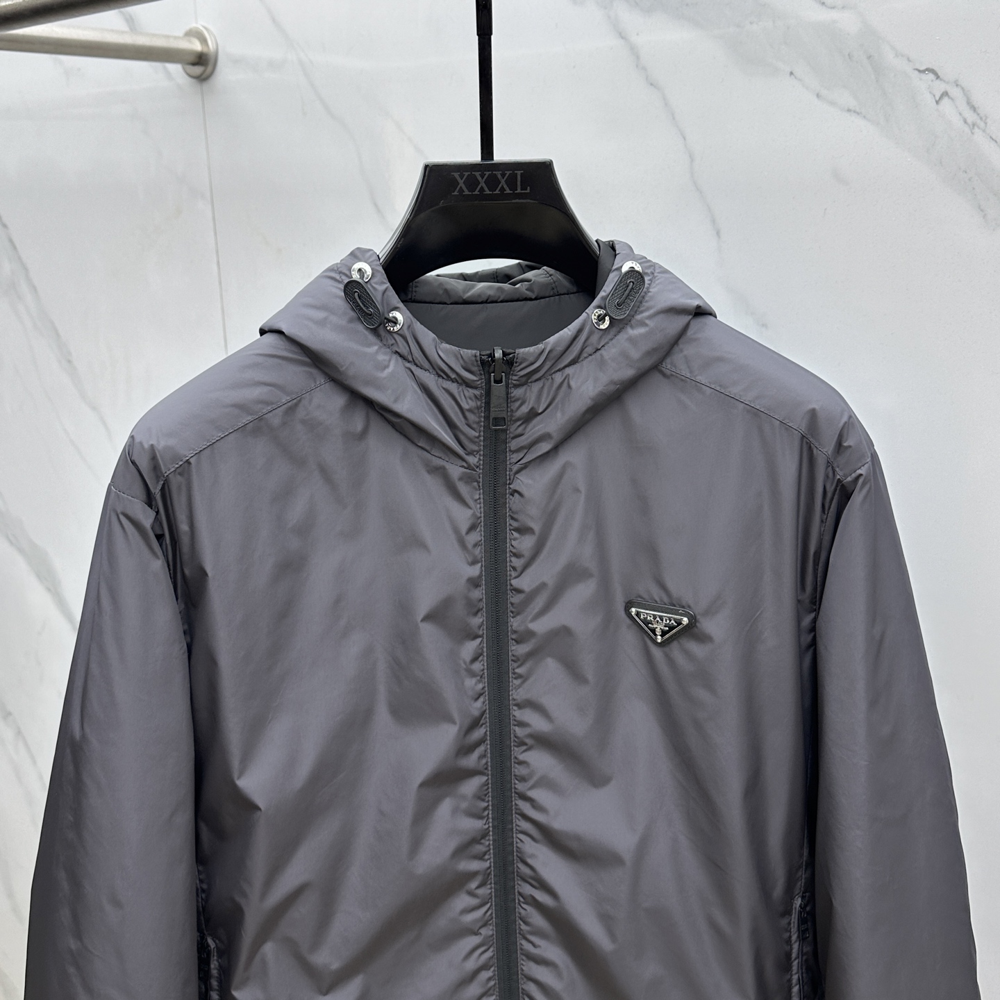 🆕Prad*普拉达 2025ss秋冬新款P家连帽双面棉服外套。经典设计感与颜值爆棚的外套，品质更是无法挑