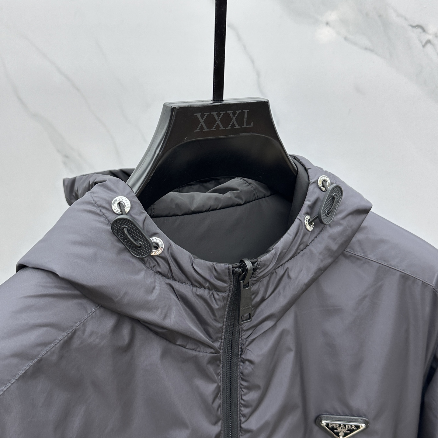 🆕Prad*普拉达 2025ss秋冬新款P家连帽双面棉服外套。经典设计感与颜值爆棚的外套，品质更是无法挑