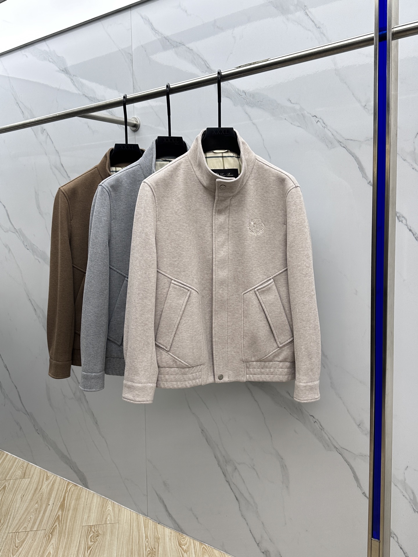 NO:515347,LP 1955ss autumn and winter new style is released. LP stand-up collar jacket, a popular autumn thin cotton jacket, which makes you feel comfortable and slim when worn. It is lazy and casual, combined with clean and simple colors, which is particularly pleasing to look at. It is suitable for daily wear~ I love to launch sports items embellished with vitality prints!  hs size M-3XL complete three standards, loro piana, jackets & coats, jackets & coats, alexander wang19860909LP 1955ss秋冬新款发布 LP立领夹克外套,秋季爆款夹薄棉夹克,穿上就是舒适自在又显瘦的存在,慵懒而随性,结合干净简单的色系就特别耐看,适合日常穿着~倾情推出缀饰活力印花的运动单品！hs 尺码M-3XL 三标齐全,,loro piana,jackets & coats,jackets & coats,alexander wang,Men's clothing