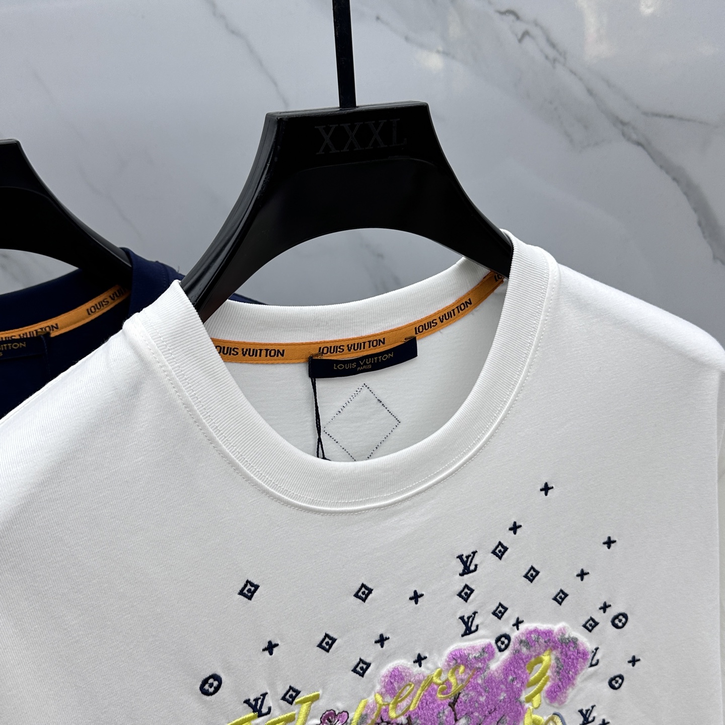  🆕1V*路易威登 25ss新款棉质 T 恤撷取 Pharrell Williams 与 Nigo 为 