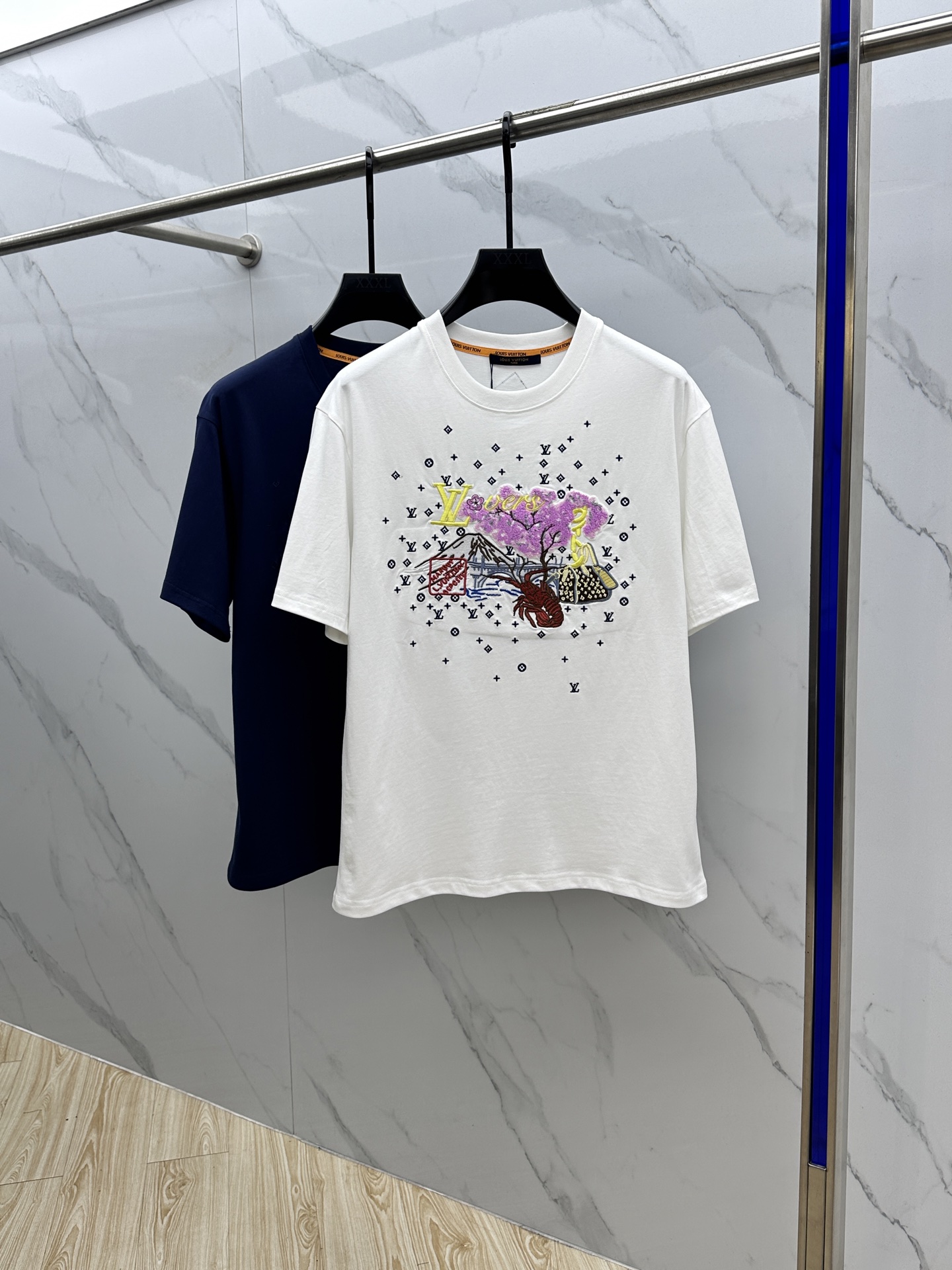  🆕1V*路易威登 25ss新款棉质 T 恤撷取 Pharrell Williams 与 Nigo 为 