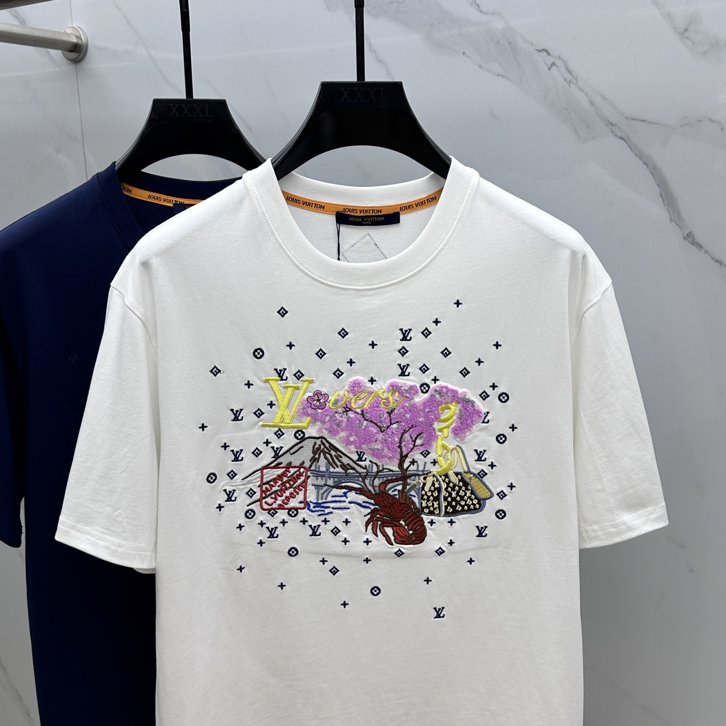  🆕1V*路易威登 25ss新款棉质 T 恤撷取 Pharrell Williams 与 Nigo 为 