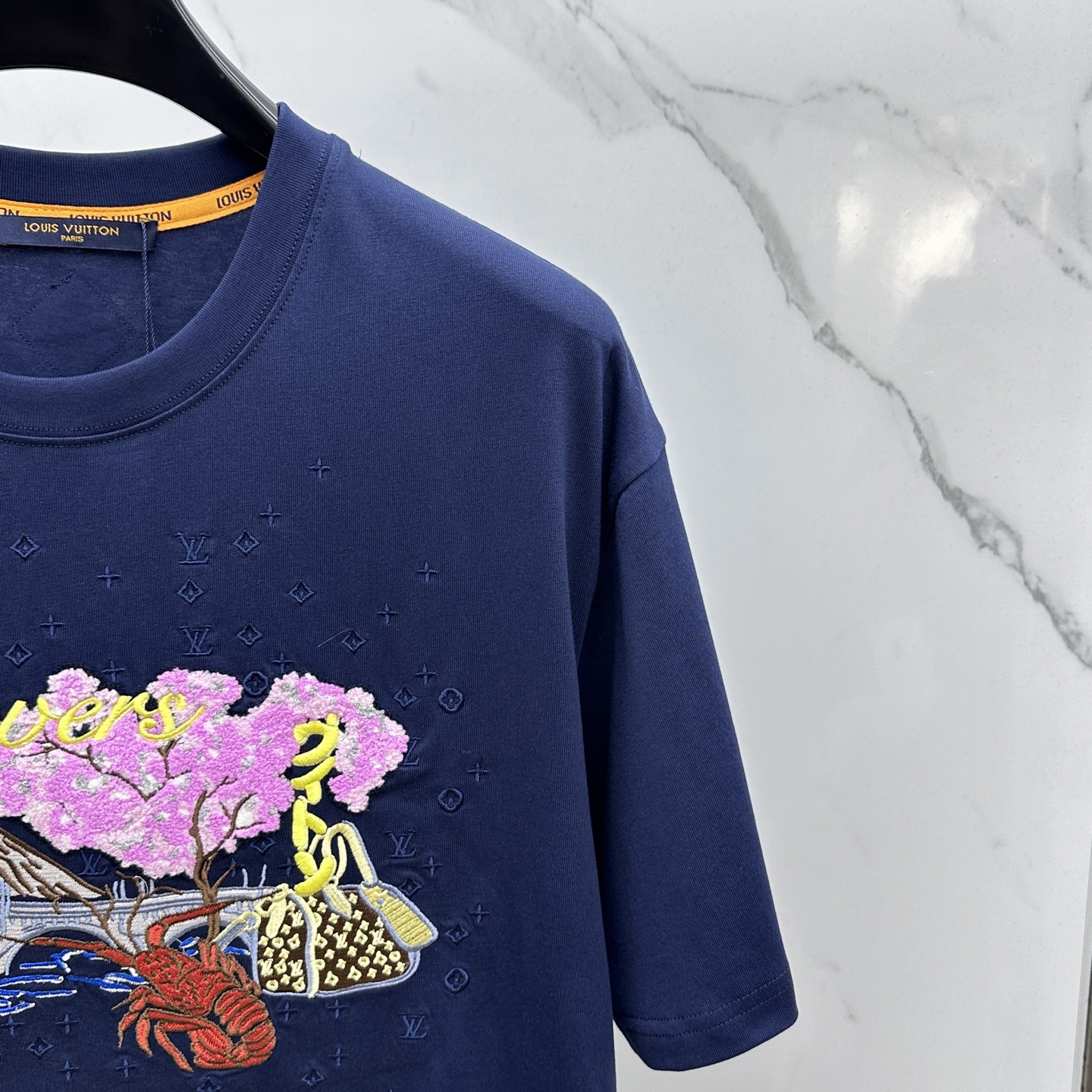  🆕1V*路易威登 25ss新款棉质 T 恤撷取 Pharrell Williams 与 Nigo 为 