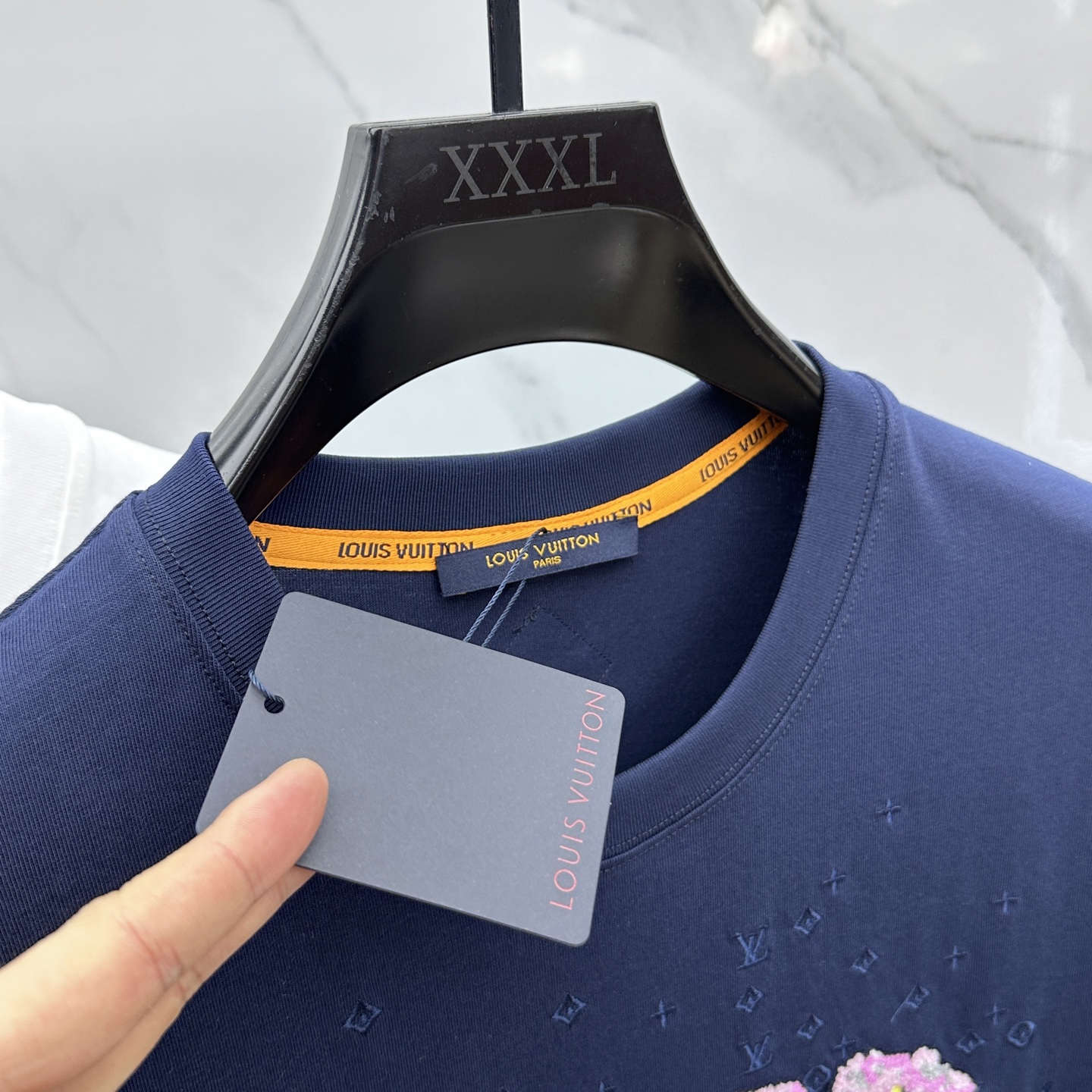  🆕1V*路易威登 25ss新款棉质 T 恤撷取 Pharrell Williams 与 Nigo 为 