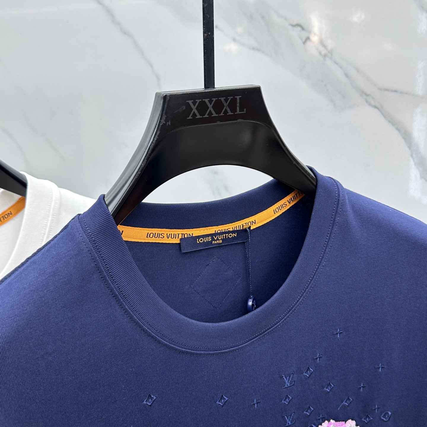  🆕1V*路易威登 25ss新款棉质 T 恤撷取 Pharrell Williams 与 Nigo 为 