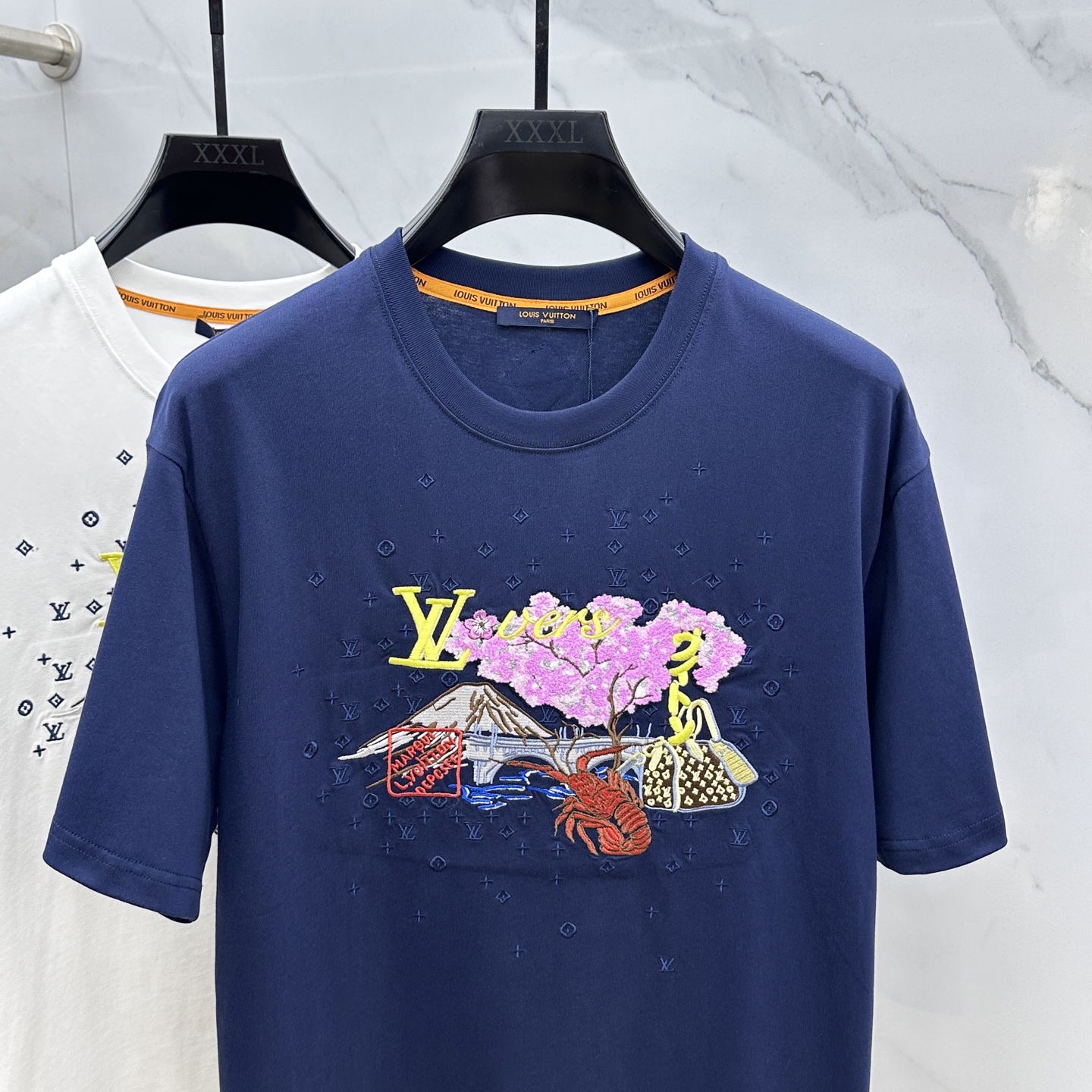  🆕1V*路易威登 25ss新款棉质 T 恤撷取 Pharrell Williams 与 Nigo 为 