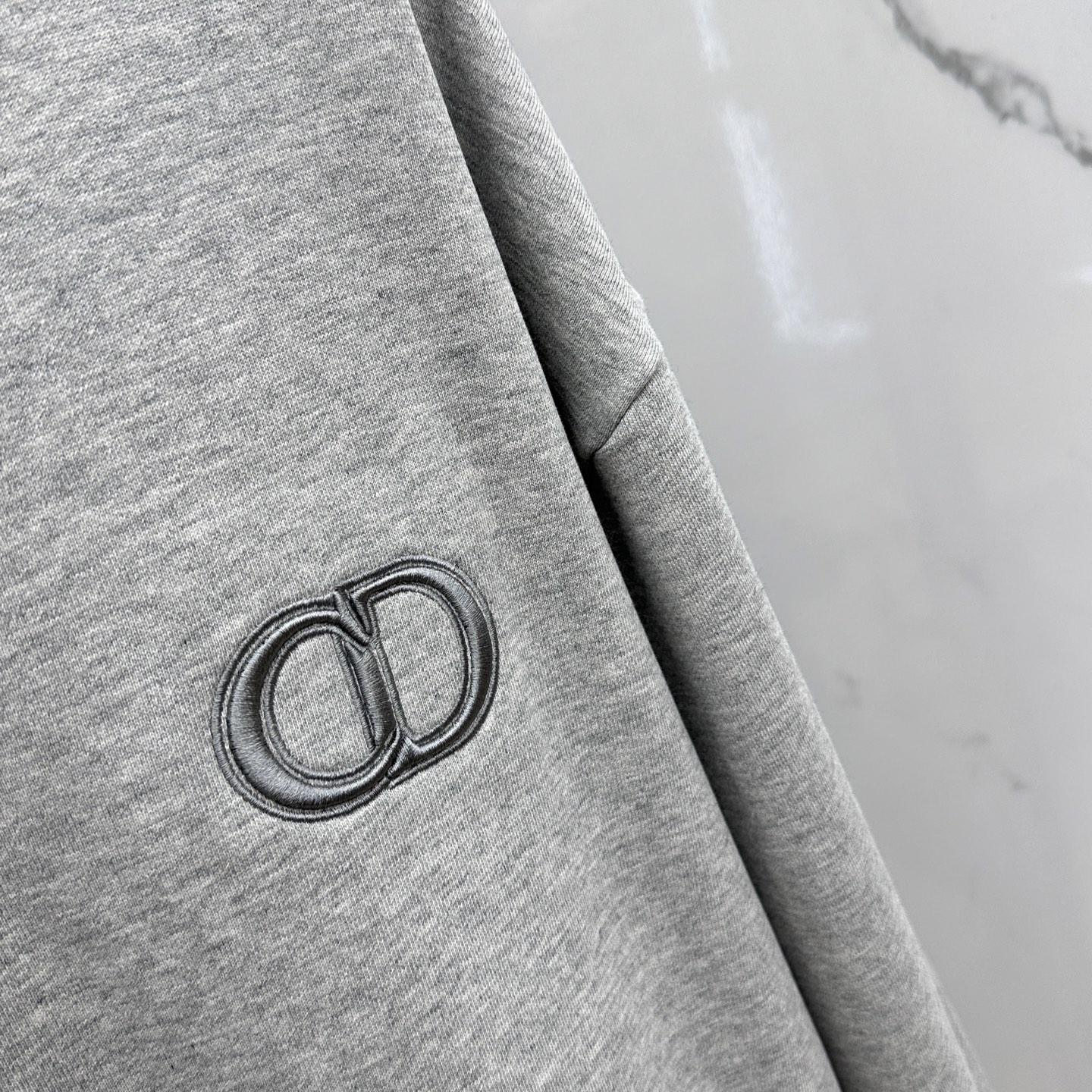  🆕Dior*迪奥 2025SS秋冬icon徽章刺绣圆领卫衣，采用原板独家定制430克纯棉毛圈面料，质感