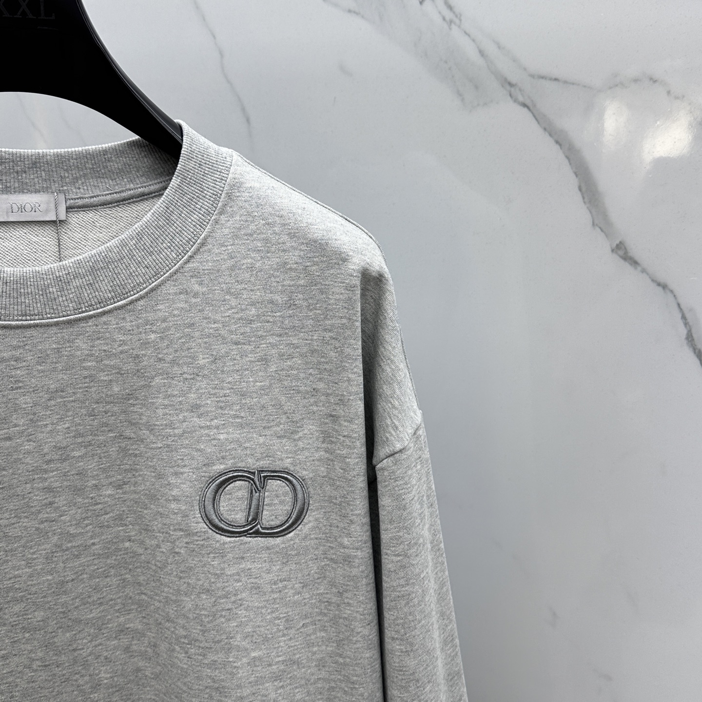  🆕Dior*迪奥 2025SS秋冬icon徽章刺绣圆领卫衣，采用原板独家定制430克纯棉毛圈面料，质感