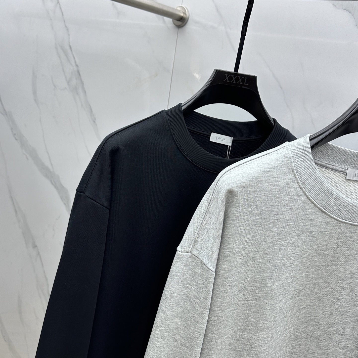  🆕Dior*迪奥 2025SS秋冬icon徽章刺绣圆领卫衣，采用原板独家定制430克纯棉毛圈面料，质感