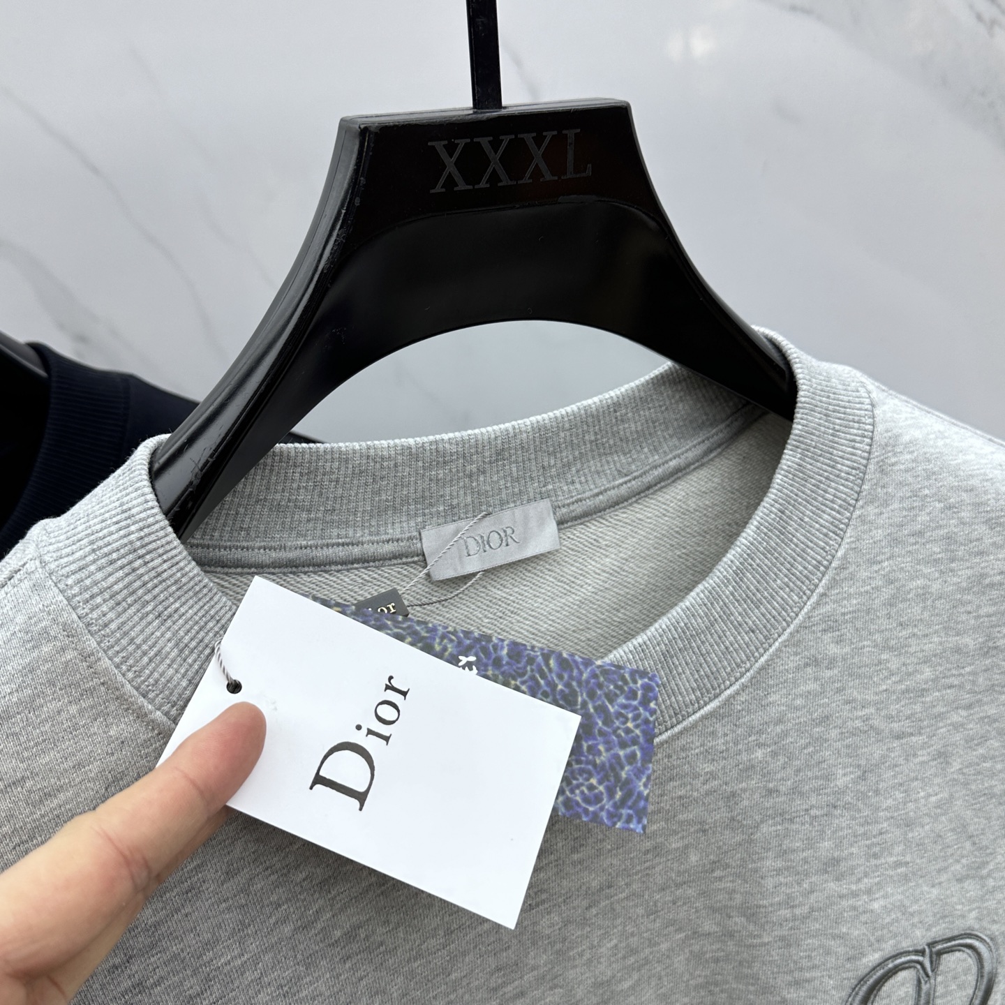  🆕Dior*迪奥 2025SS秋冬icon徽章刺绣圆领卫衣，采用原板独家定制430克纯棉毛圈面料，质感