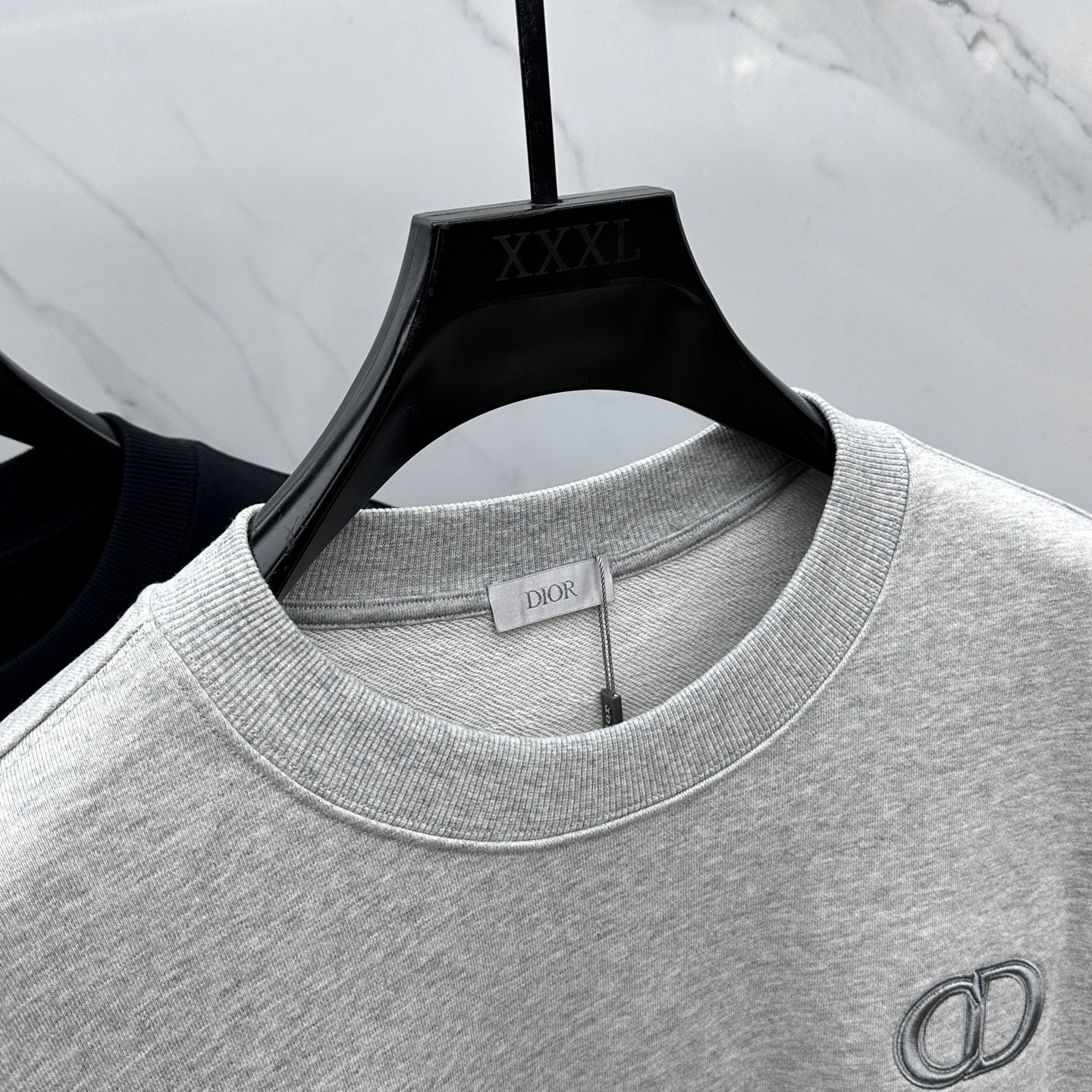  🆕Dior*迪奥 2025SS秋冬icon徽章刺绣圆领卫衣，采用原板独家定制430克纯棉毛圈面料，质感