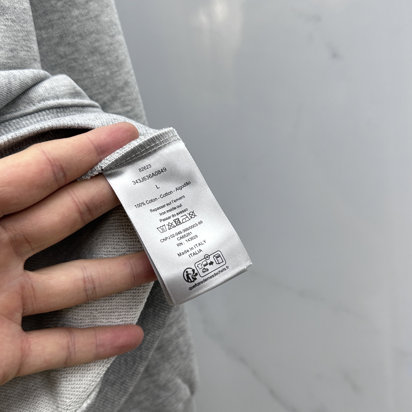  🆕Dior*迪奥 2025SS秋冬icon徽章刺绣圆领卫衣，采用原板独家定制430克纯棉毛圈面料，质感