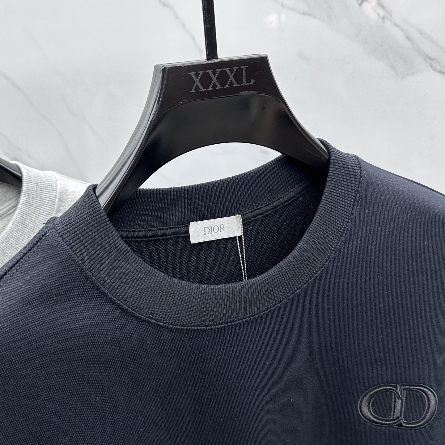  🆕Dior*迪奥 2025SS秋冬icon徽章刺绣圆领卫衣，采用原板独家定制430克纯棉毛圈面料，质感