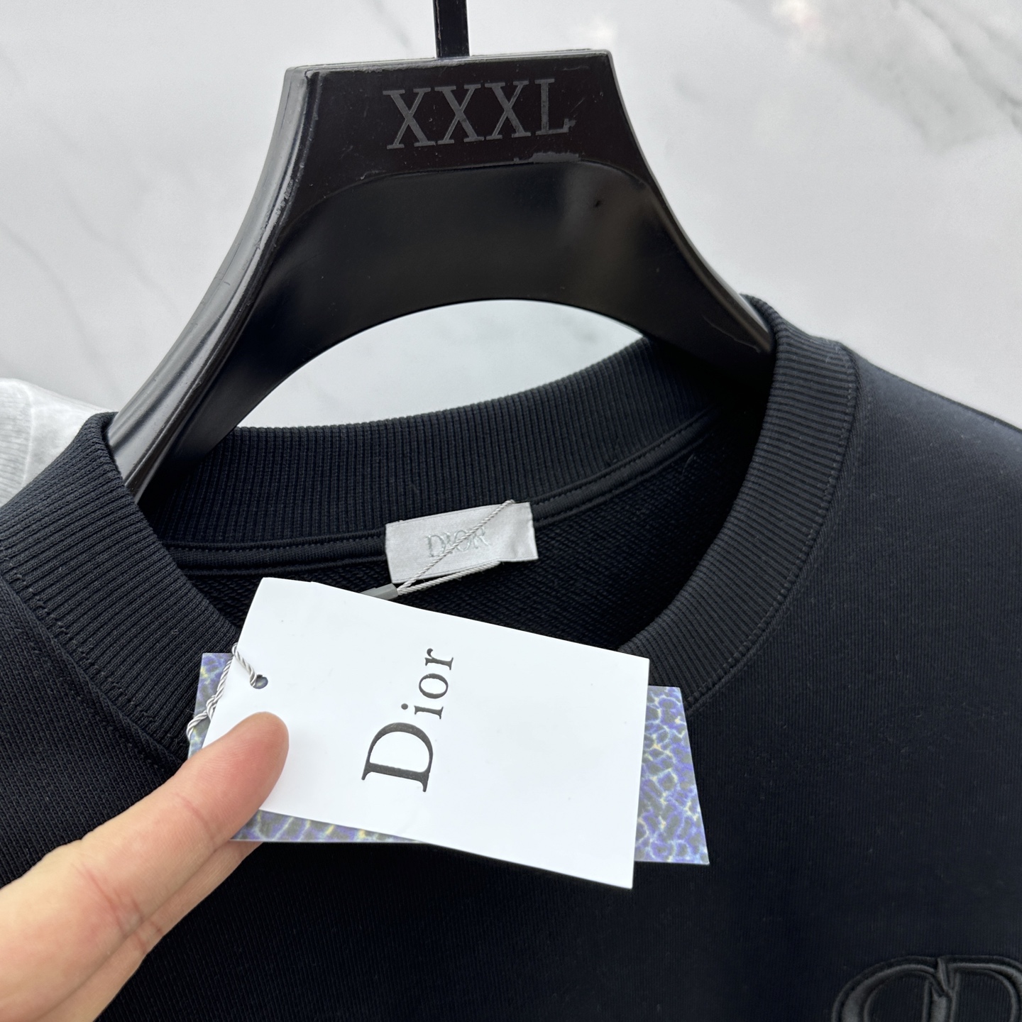  🆕Dior*迪奥 2025SS秋冬icon徽章刺绣圆领卫衣，采用原板独家定制430克纯棉毛圈面料，质感