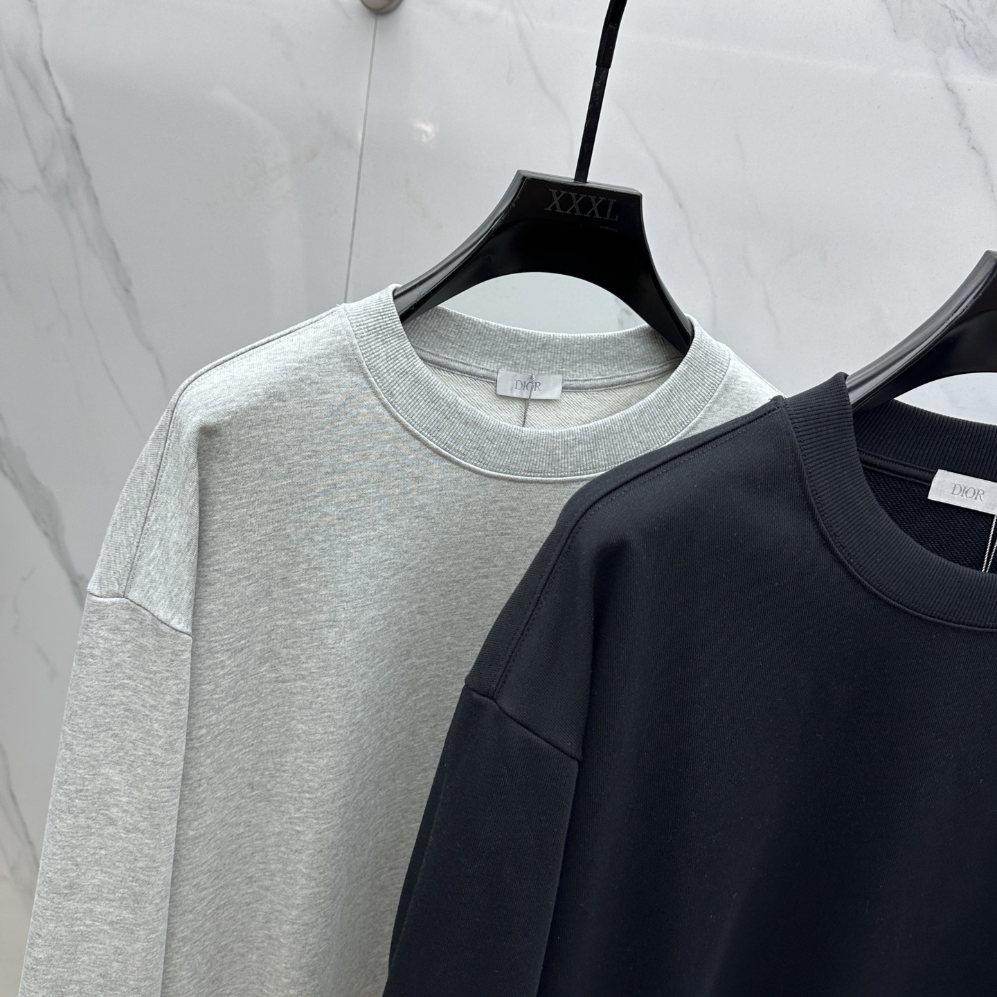  🆕Dior*迪奥 2025SS秋冬icon徽章刺绣圆领卫衣，采用原板独家定制430克纯棉毛圈面料，质感