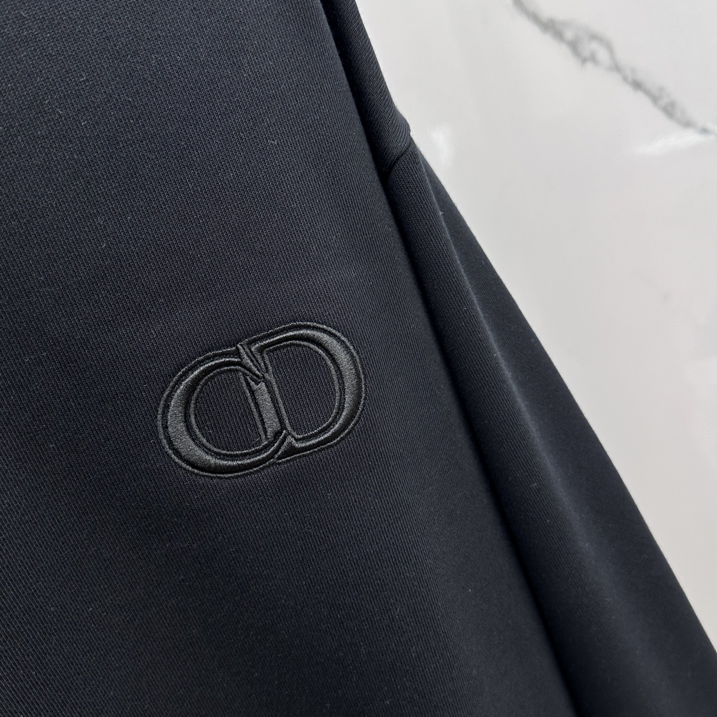  🆕Dior*迪奥 2025SS秋冬icon徽章刺绣圆领卫衣，采用原板独家定制430克纯棉毛圈面料，质感