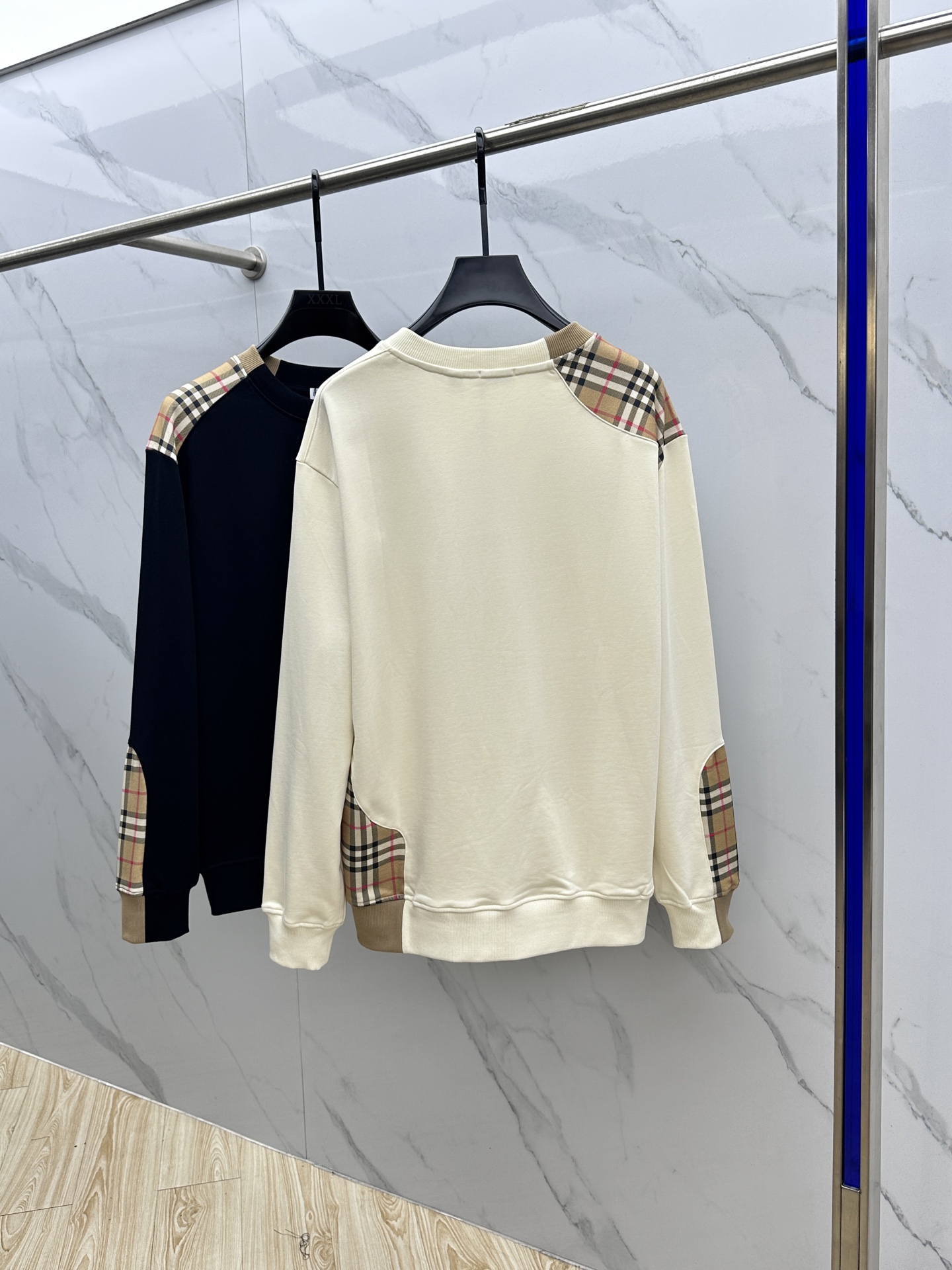  🆕Burberry*巴宝莉 2025早秋新款 经典格纹拼接纯棉圆领卫衣，拼接撞色设计， 独有的高级格纹