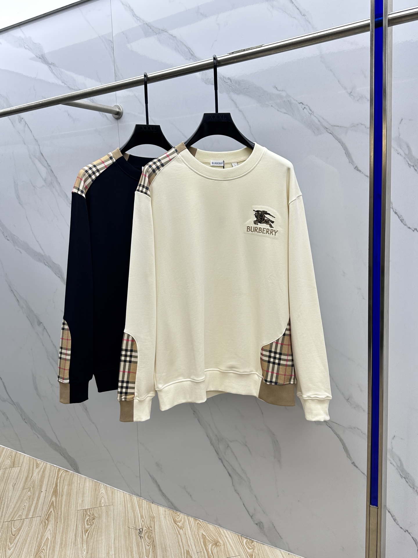  🆕Burberry*巴宝莉 2025早秋新款 经典格纹拼接纯棉圆领卫衣，拼接撞色设计， 独有的高级格纹