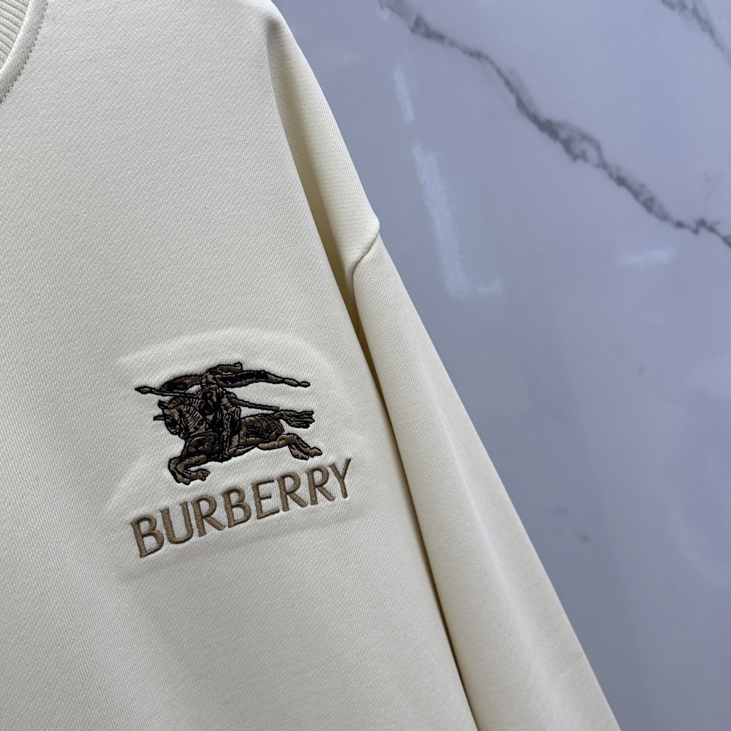  🆕Burberry*巴宝莉 2025早秋新款 经典格纹拼接纯棉圆领卫衣，拼接撞色设计， 独有的高级格纹