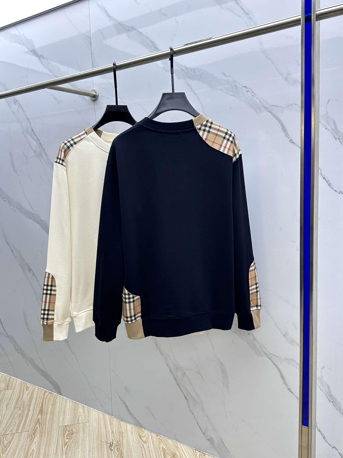  🆕Burberry*巴宝莉 2025早秋新款 经典格纹拼接纯棉圆领卫衣，拼接撞色设计， 独有的高级格纹