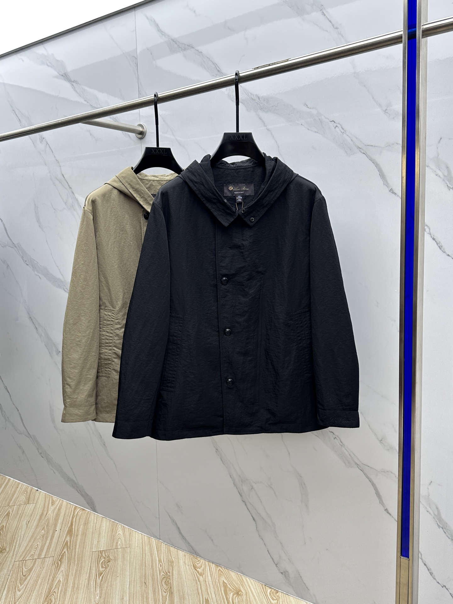 NO:520452,LP 1955ss early autumn new style is released. LP hooded jacket jacket, autumn hot cotton jacket, letter logo embroidery style is comfortable and comfortable, lazy and casual, combined with clean and simple colors, it is particularly pleasing to look at, suitable for daily wear~ I love to launch sports items embroidered with vitality prints!  hs size M-3XL, loro piana, jackets & coats, jackets & coats, hats, alexander wang19860909LP 1955ss早秋新款发布 LP连帽夹克外套,秋季爆款夹棉夹克,字母logo刺绣款穿上就是舒适自在又显瘦的存在,慵懒而随性,结合干净简单的色系就特别耐看,适合日常穿着~倾情推出缀饰活力印花的运动单品！hs 尺码M-3XL,,loro piana,jackets & coats,jackets & coats,hats,alexander wang,Men's clothing