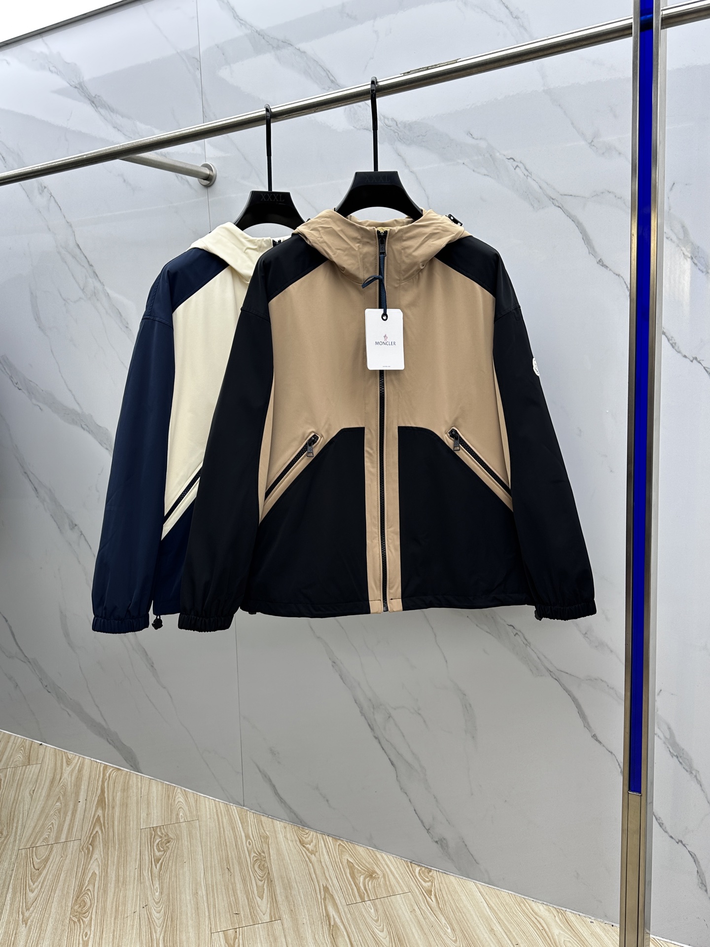 NO:519093,Moncler* hooded autumn style 2025 latest fashion designer jacket jacket. Details are full of high-end structural tailoring design changes to show the diverse image changes of men, slim and neat, tailoring, meeting the popular multi-layered outfits nowadays, versatile styles of life hs 12345, Moncler, jackets & coats, jackets & coats, alexander wang19860909Moncler*蒙口 秋款2025最新款时尚设计师款夹克外套.处处细节显工艺足够的高级结构性剪裁的设计改变来展现男士多样的形象变化,修身利落、剪裁合体,满足时下正流行的多层次穿搭,生活百搭款式 hs 码数12345,,Moncler,jackets & coats,jackets & coats,alexander wang,Men's clothing