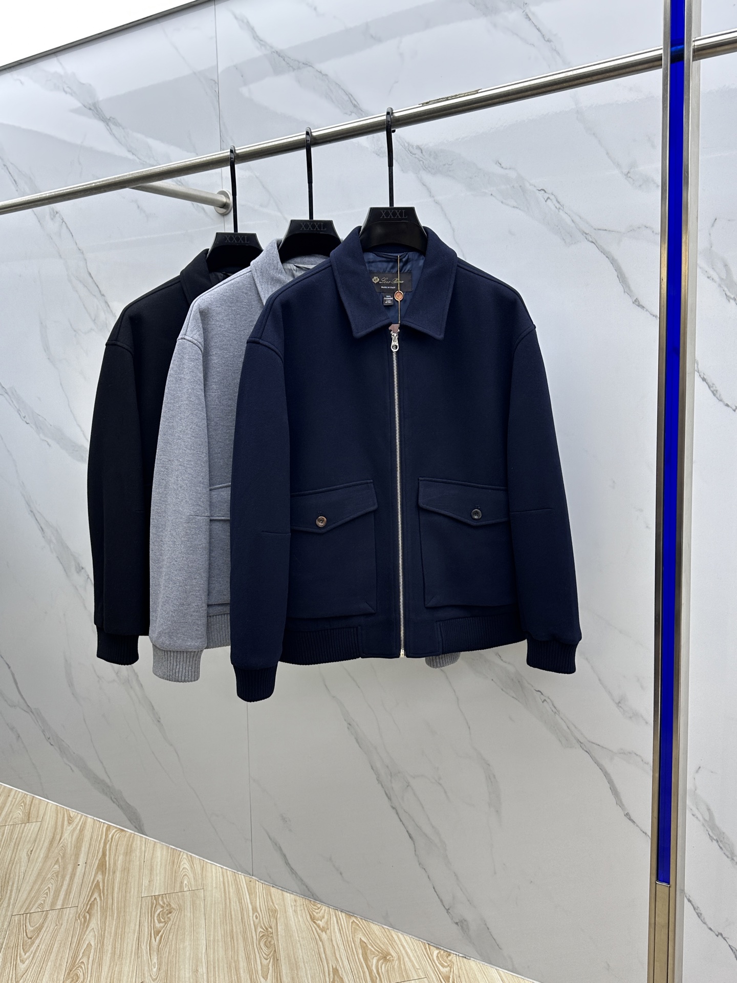 NO:519095,LP 1945ss autumn and winter new style is released. LP lapel jacket, a popular autumn wool fabric jacket, it is comfortable and comfortable to wear. It is lazy and casual, combined with clean and simple colors, and is particularly durable and suitable for daily wear. It is passionately launched sports items that embellish vibrant prints!  Three standards hs size M-3XL, loro piana, jackets & coats, jackets & coats, alexander wang19860909LP 1945ss秋冬新款发布 LP翻领夹克外套,秋季爆款毛呢面料夹克,穿上就是舒适自在又显瘦的存在,慵懒而随性,结合干净简单的色系就特别耐看,适合日常穿着~倾情推出缀饰活力印花的运动单品！三标齐全 hs 尺码M-3XL,,loro piana,jackets & coats,jackets & coats,alexander wang,Men's clothing