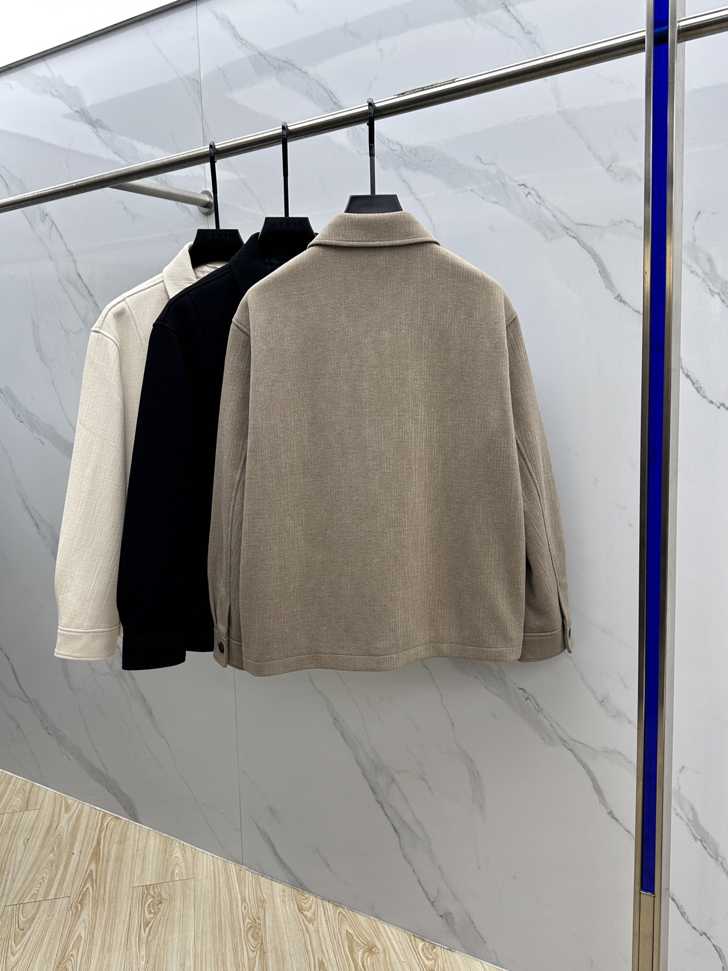 。🆕lP🆕 ss秋冬新款发布 lP🆕翻领夹克外套，秋季爆款夹薄棉夹克，穿上就是舒适自在又显瘦的存在，慵懒